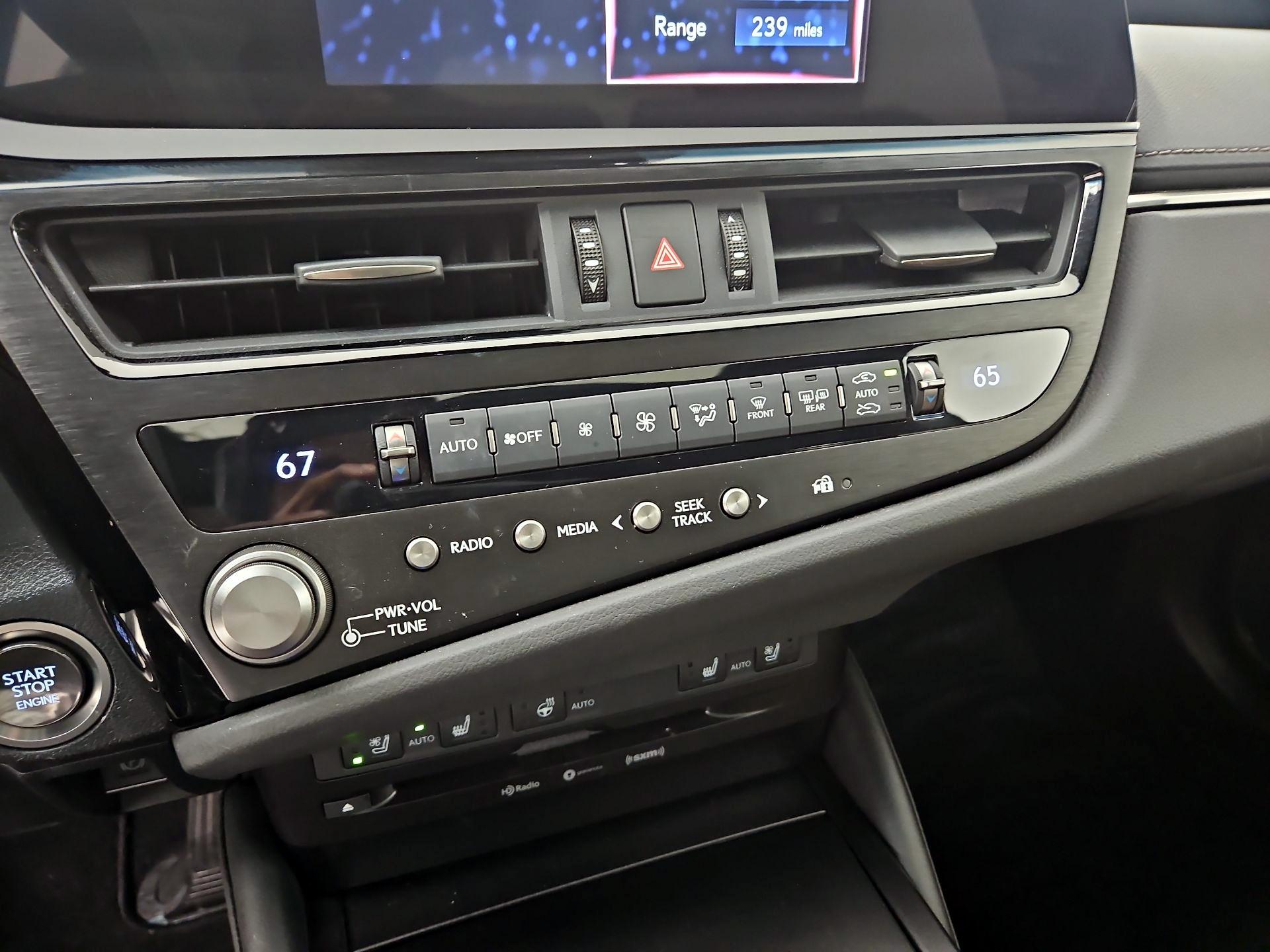 Thumbnail: 2022 Lexus ES - 16