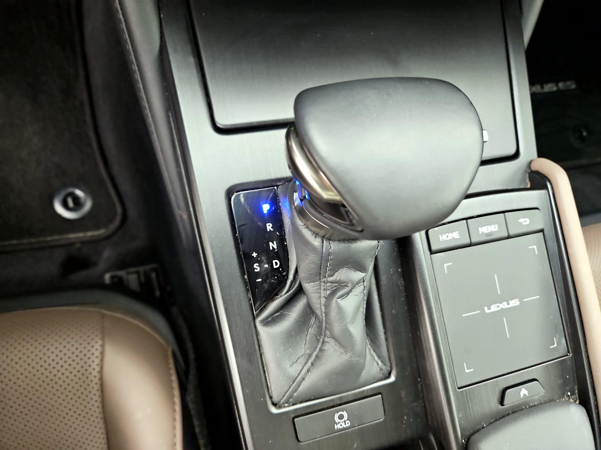 Thumbnail: 2022 Lexus ES - 17