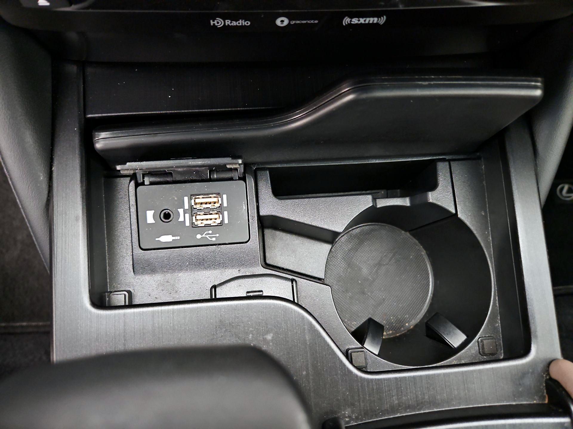 Thumbnail: 2022 Lexus ES - 18