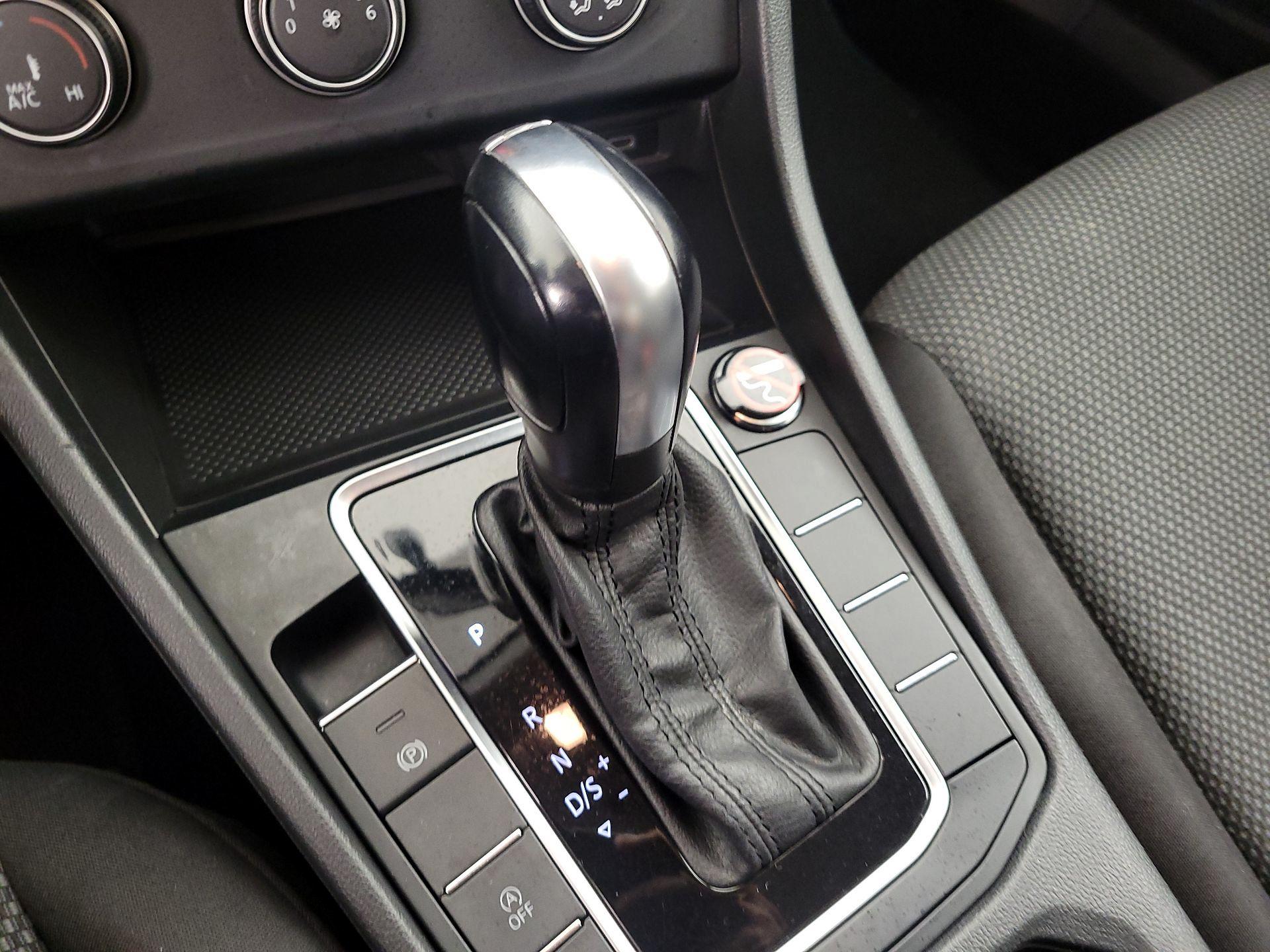 Thumbnail: 2021 Volkswagen Jetta - 17