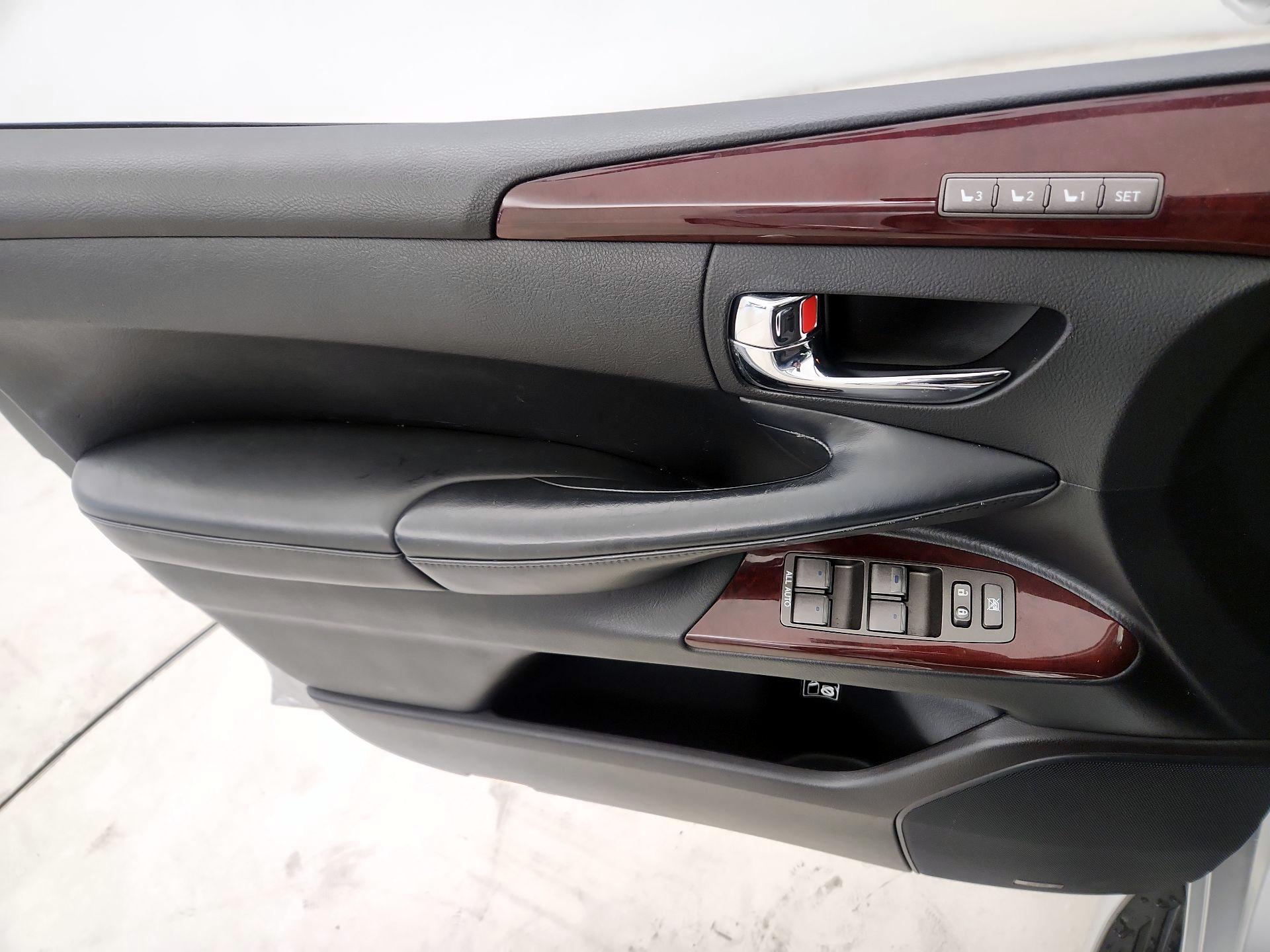 Thumbnail: 2014 Lexus LX - 12