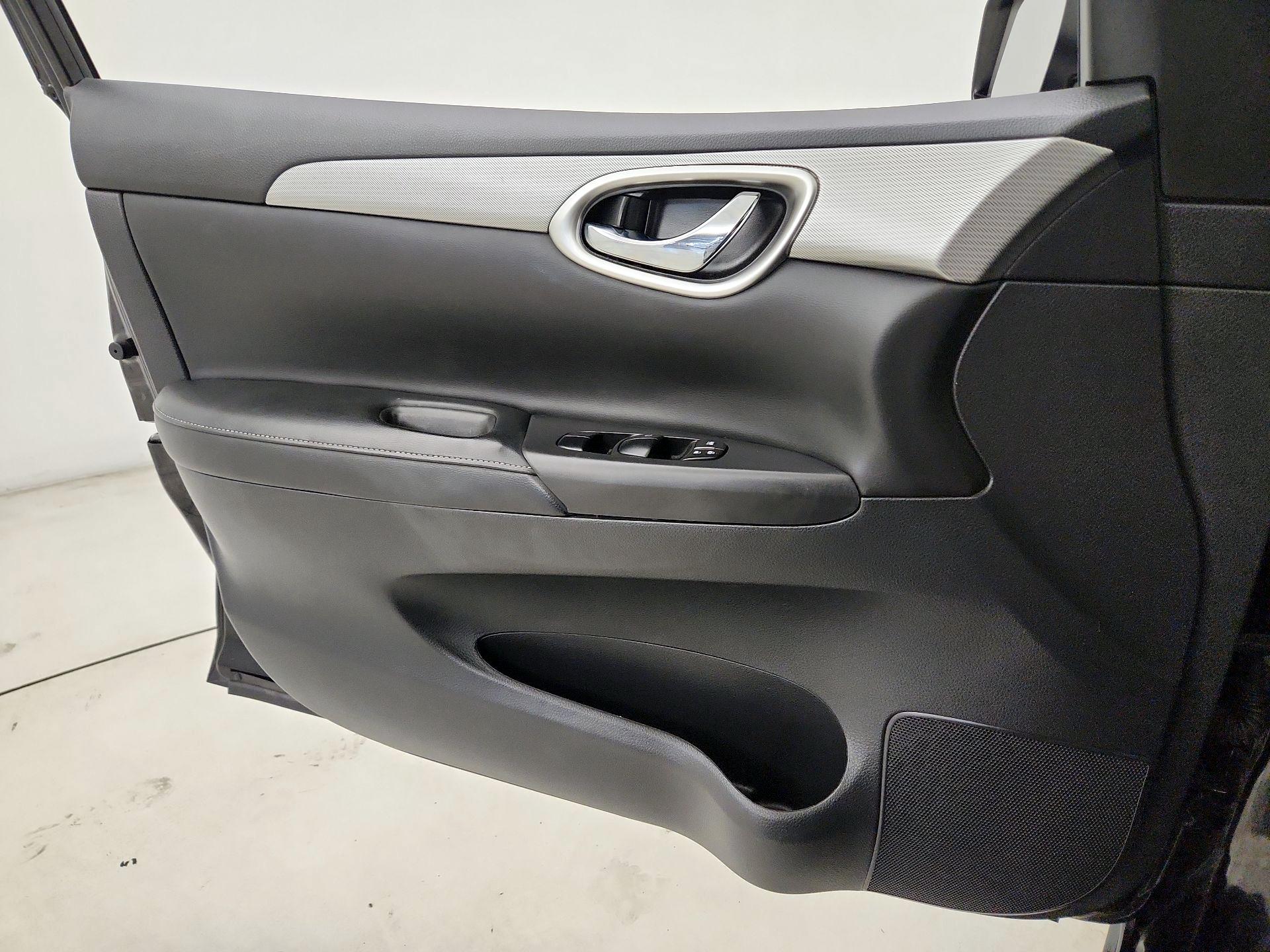 Thumbnail: 2015 Nissan Sentra - 12