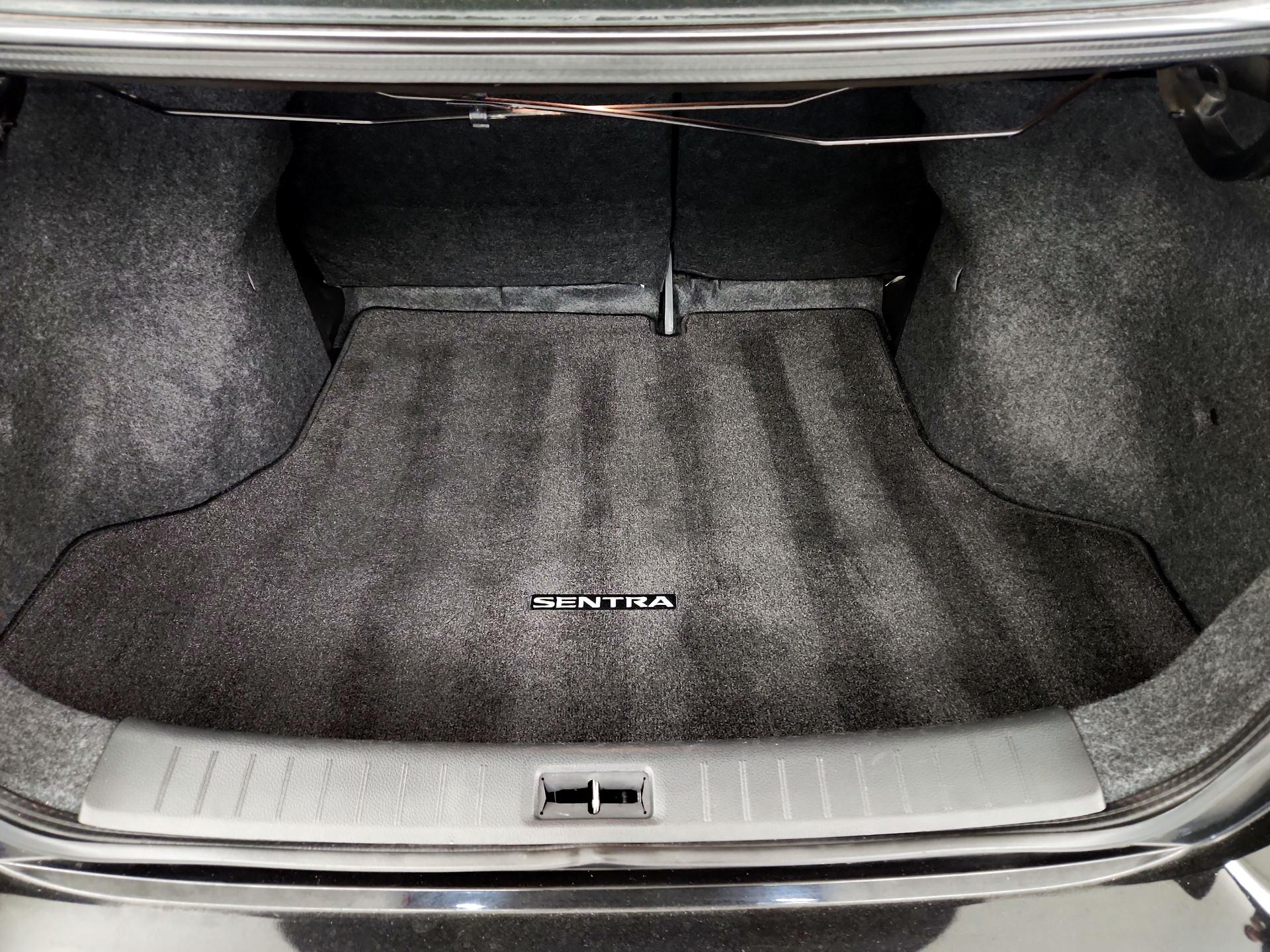 Thumbnail: 2015 Nissan Sentra - 16