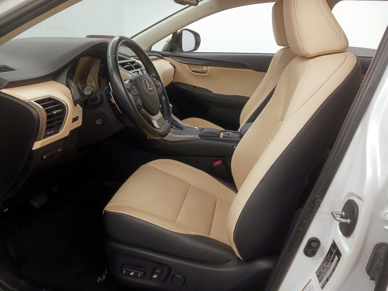 2020 Lexus NX 300 - Photo 12