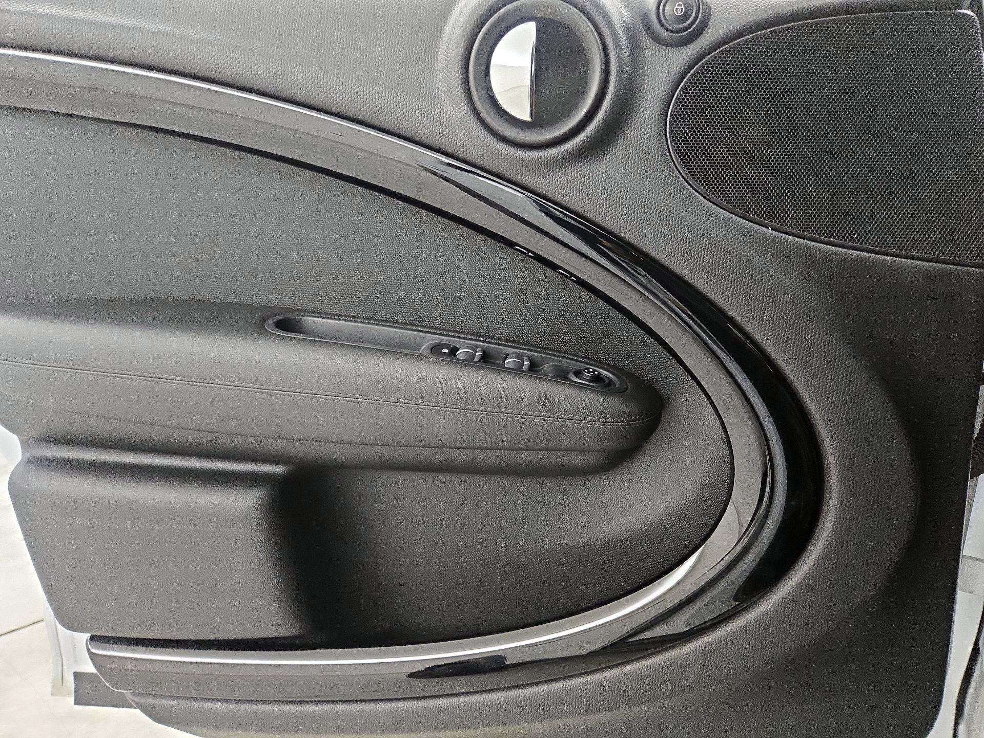 Thumbnail: 2015 MINI Cooper Countryman - 12