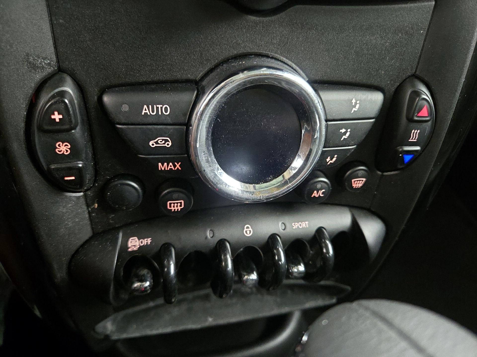 Thumbnail: 2015 MINI Cooper Countryman - 14