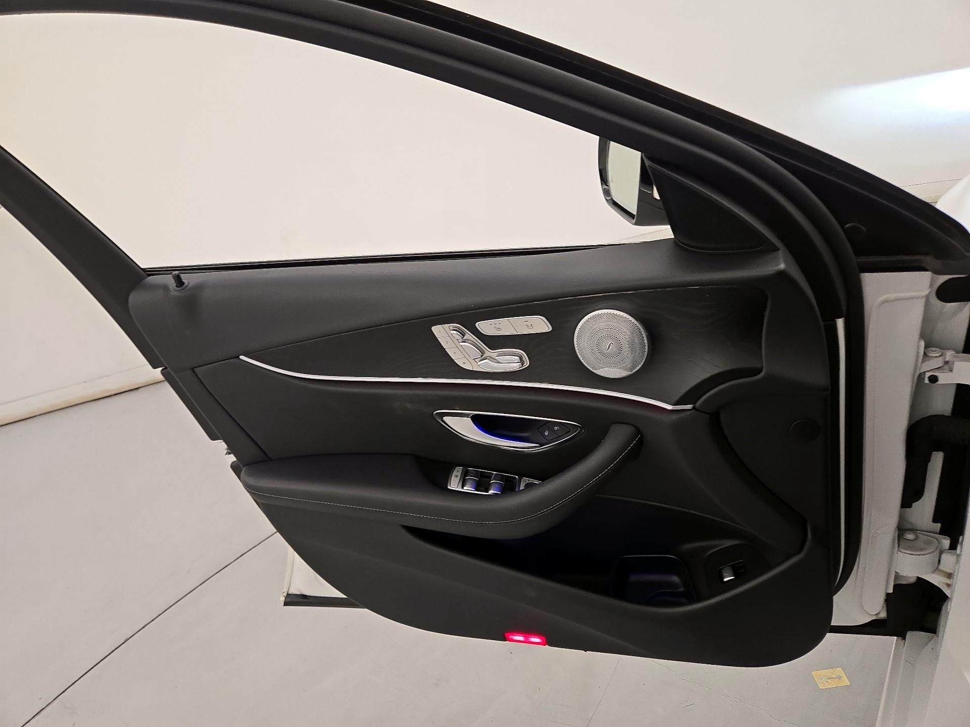 Thumbnail: 2019 Mercedes-Benz E-Class - 12