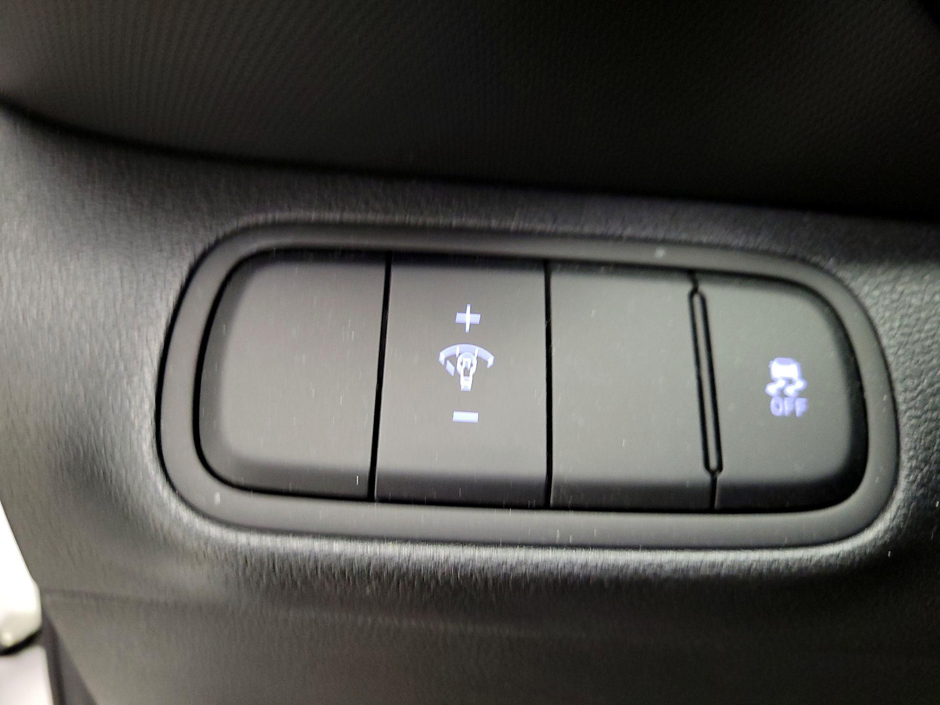 Thumbnail: 2023 Hyundai Venue - 13