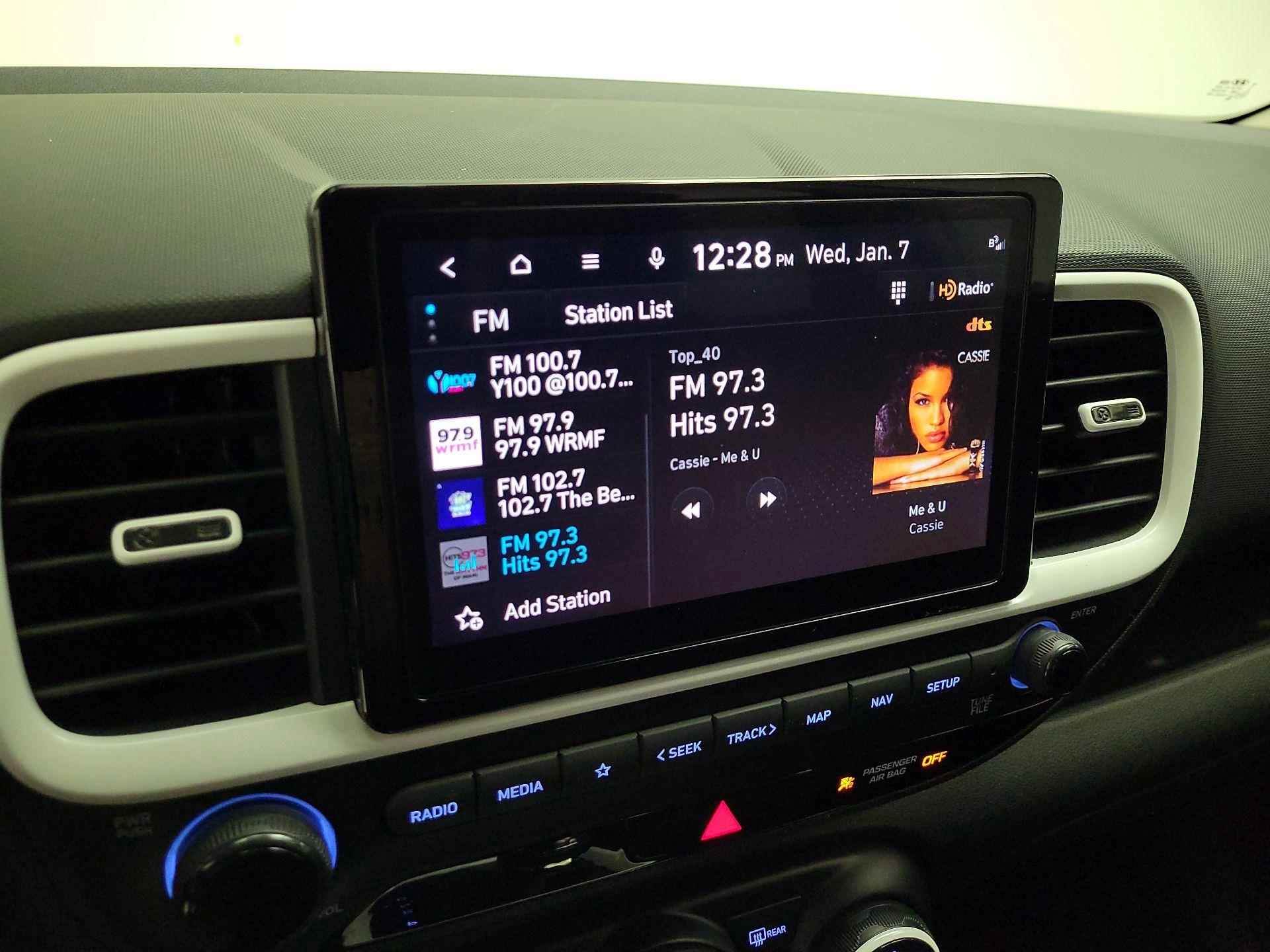 Thumbnail: 2023 Hyundai Venue - 16