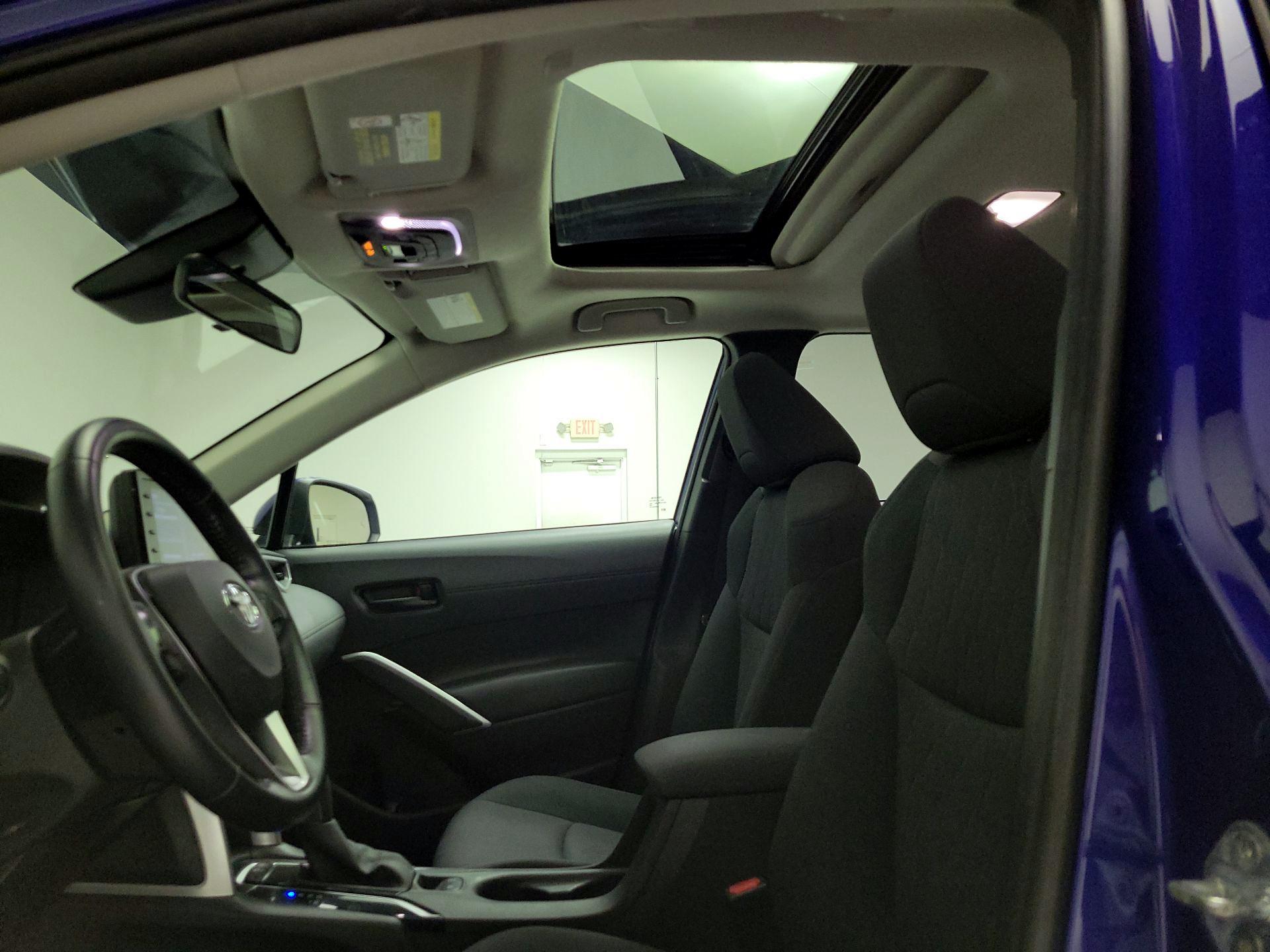 Thumbnail: 2022 Toyota Corolla Cross - 19