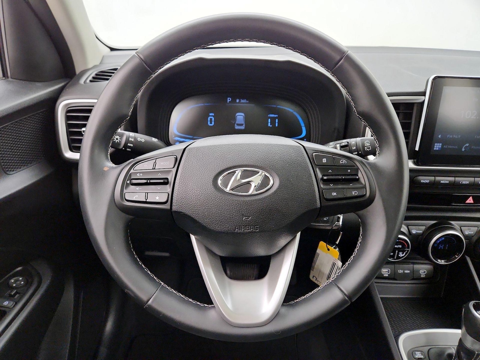 2023 Hyundai Venue SEL - Photo 11