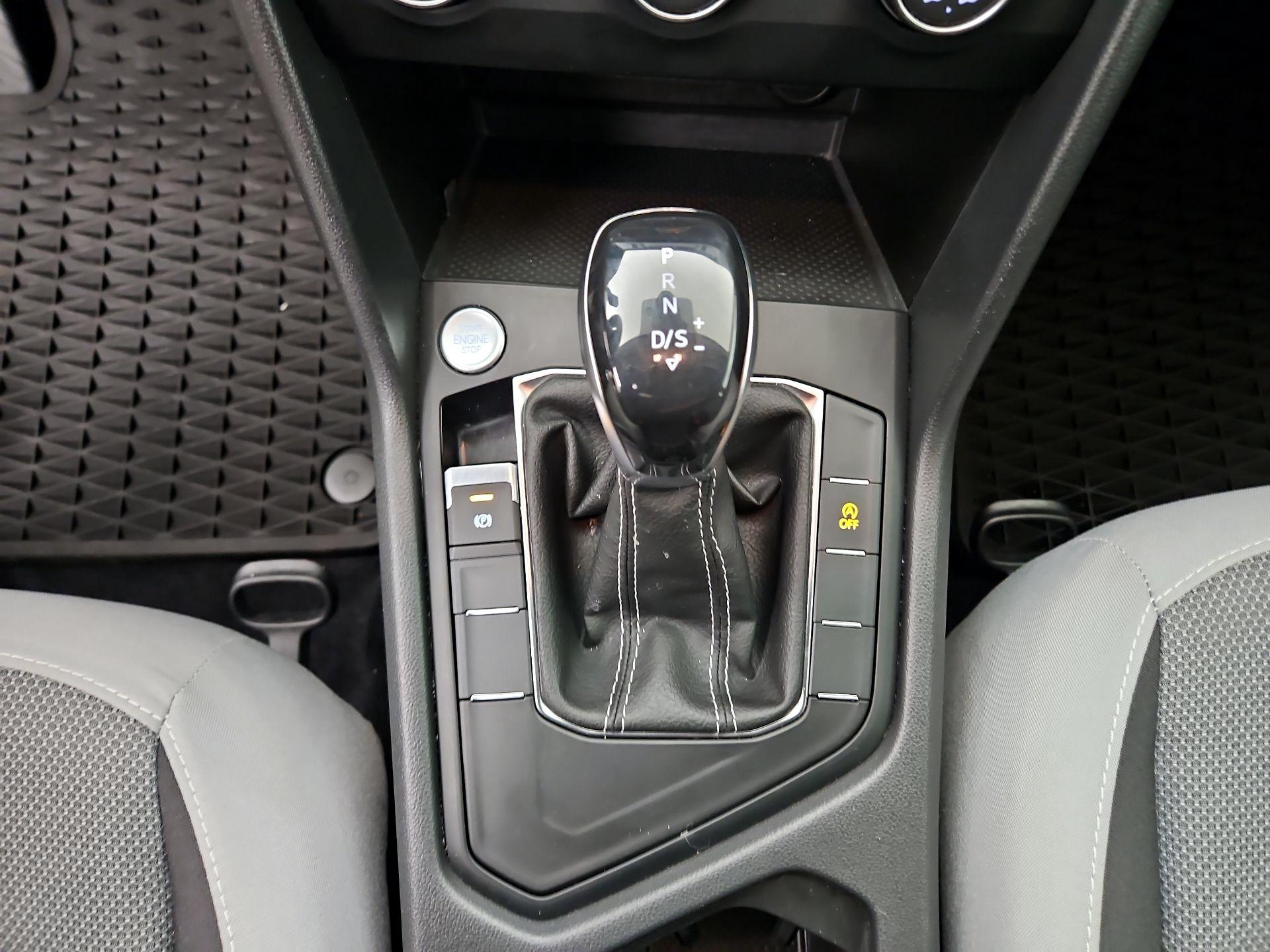 Thumbnail: 2022 Volkswagen Taos - 17