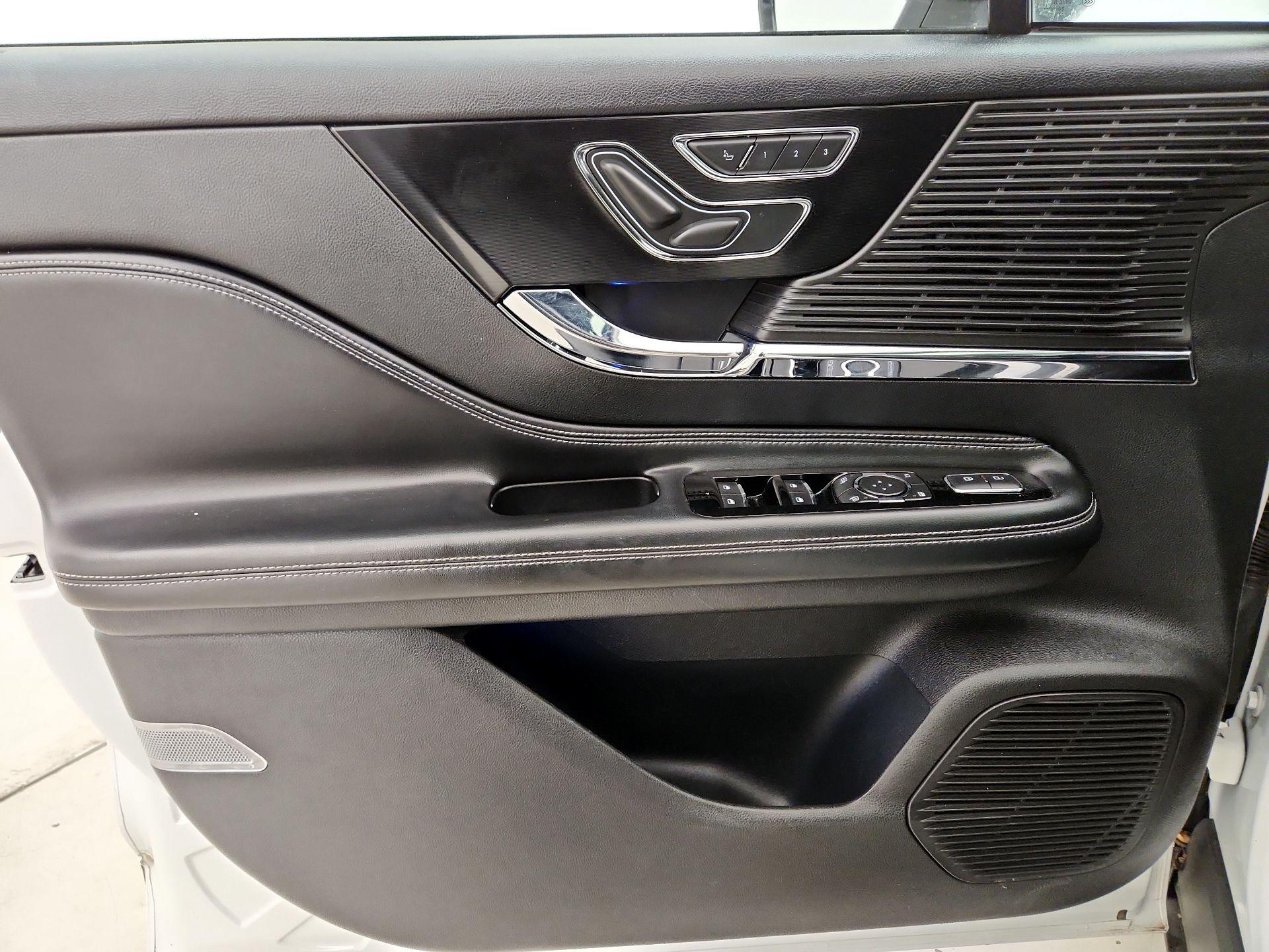 Thumbnail: 2021 Lincoln Corsair - 12