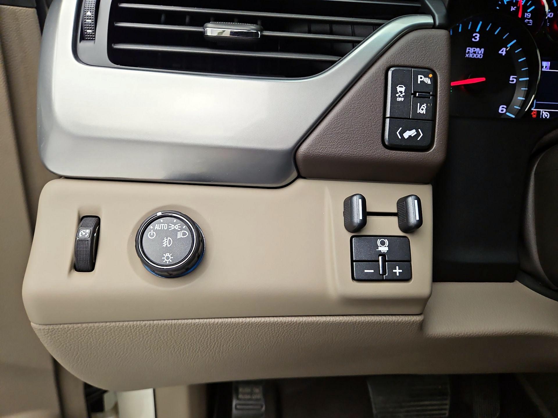 Thumbnail: 2015 Chevrolet Tahoe - 13