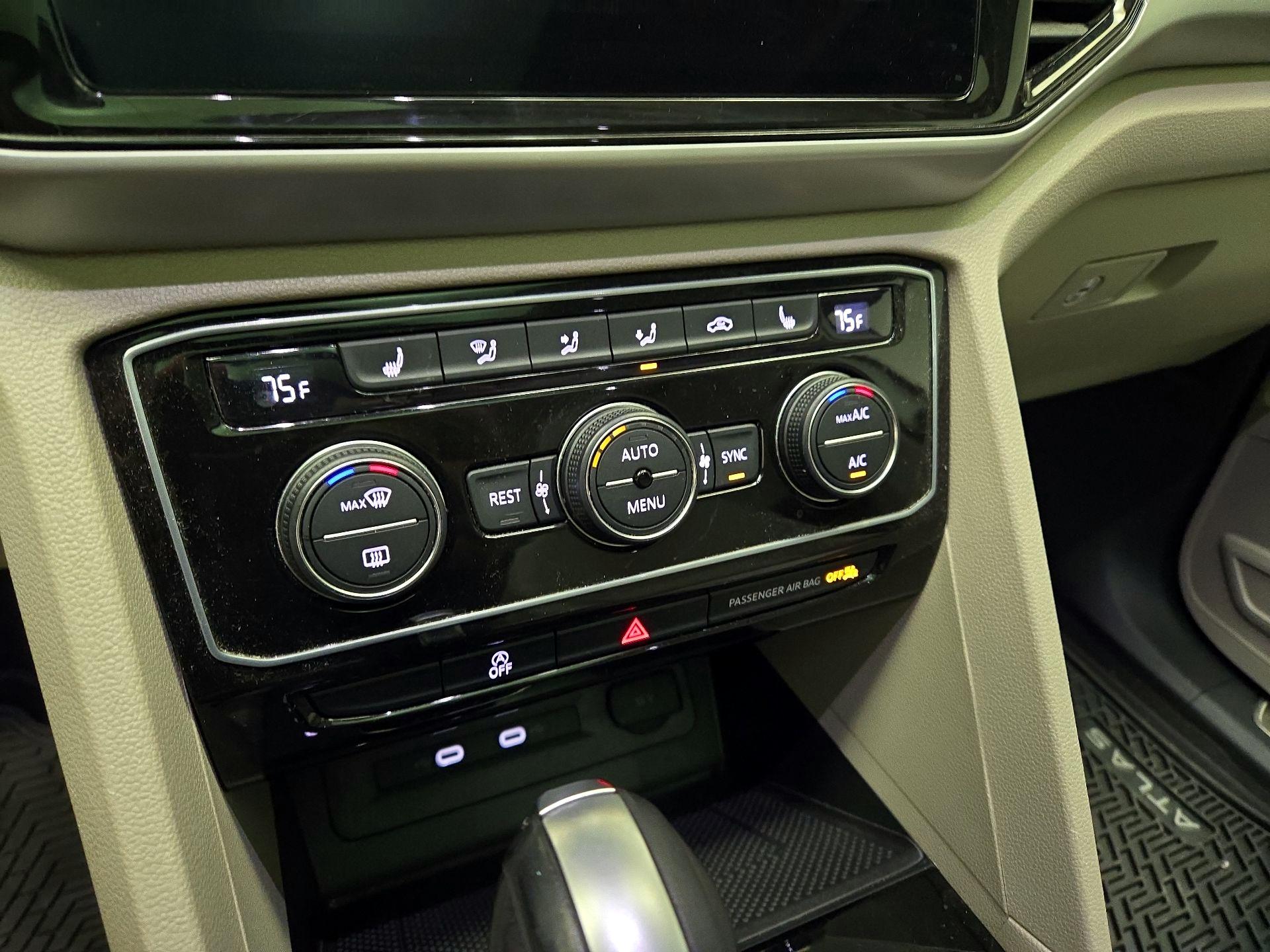 Thumbnail: 2023 Volkswagen Atlas - 16