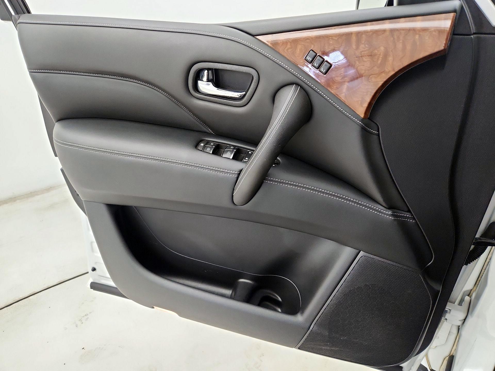 Thumbnail: 2018 INFINITI QX80 - 12