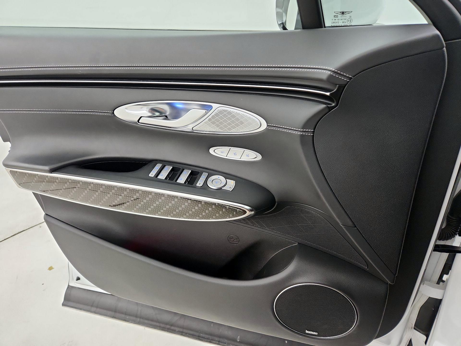 Thumbnail: 2022 Genesis GV70 - 12