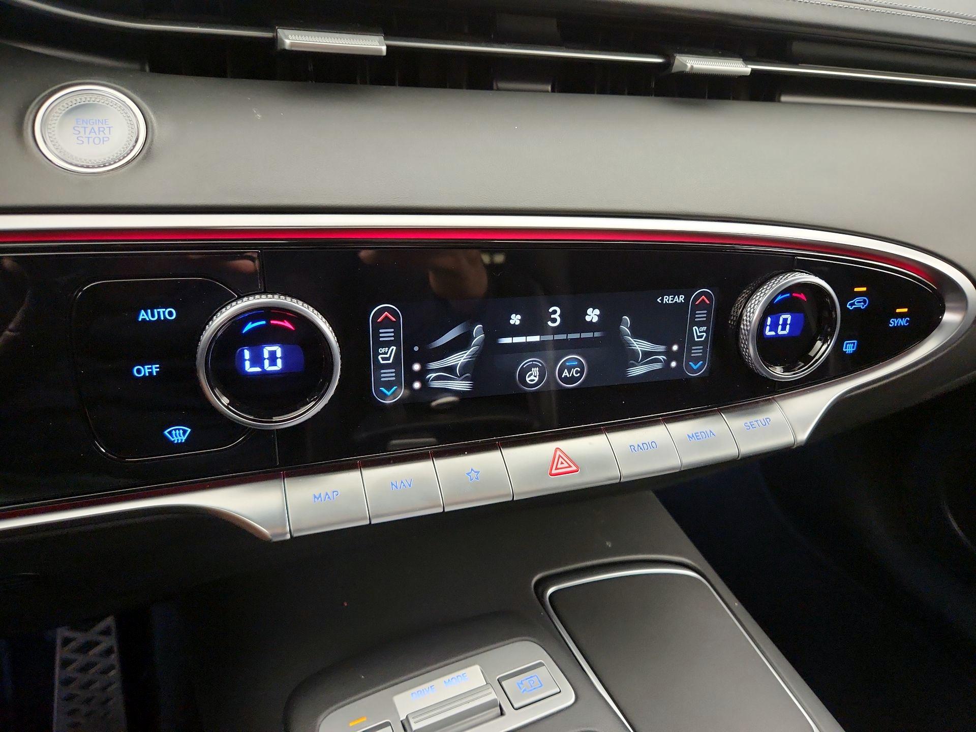 Thumbnail: 2022 Genesis GV70 - 17