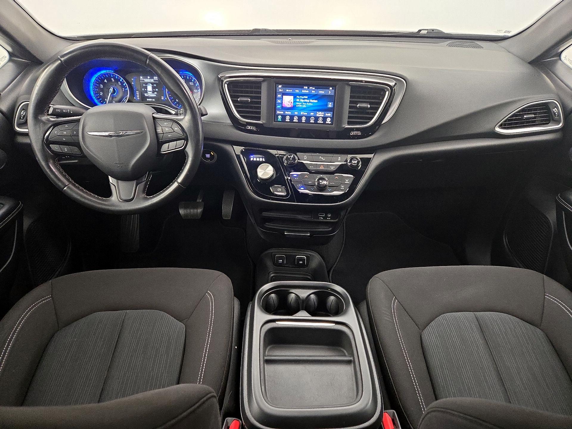 Thumbnail: 2020 Chrysler Pacifica - 9