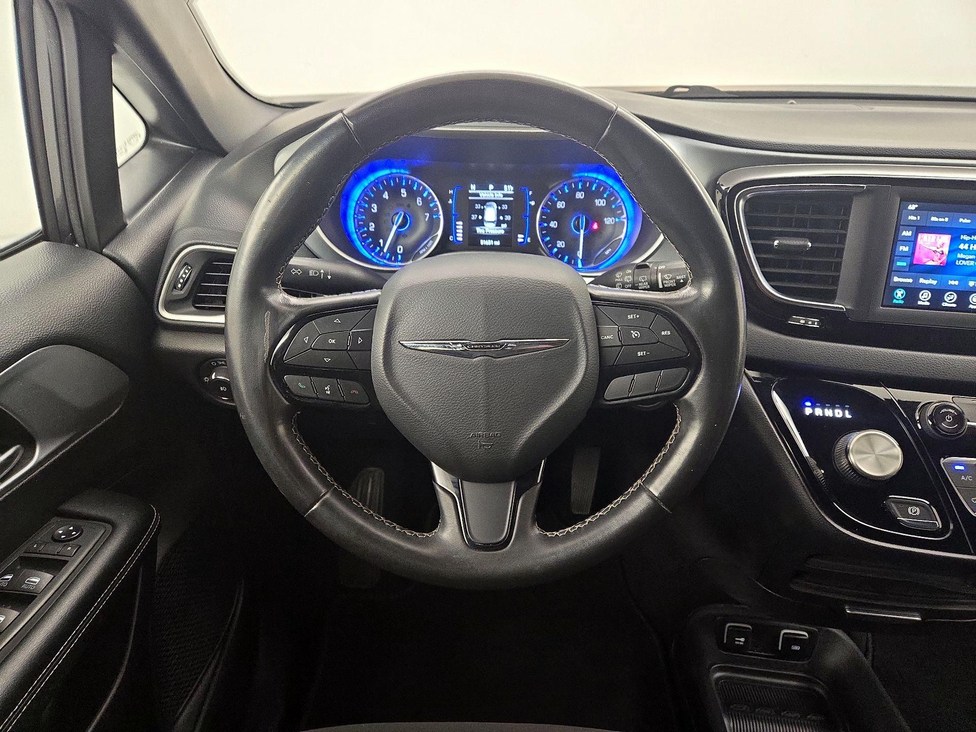 Thumbnail: 2020 Chrysler Pacifica - 10