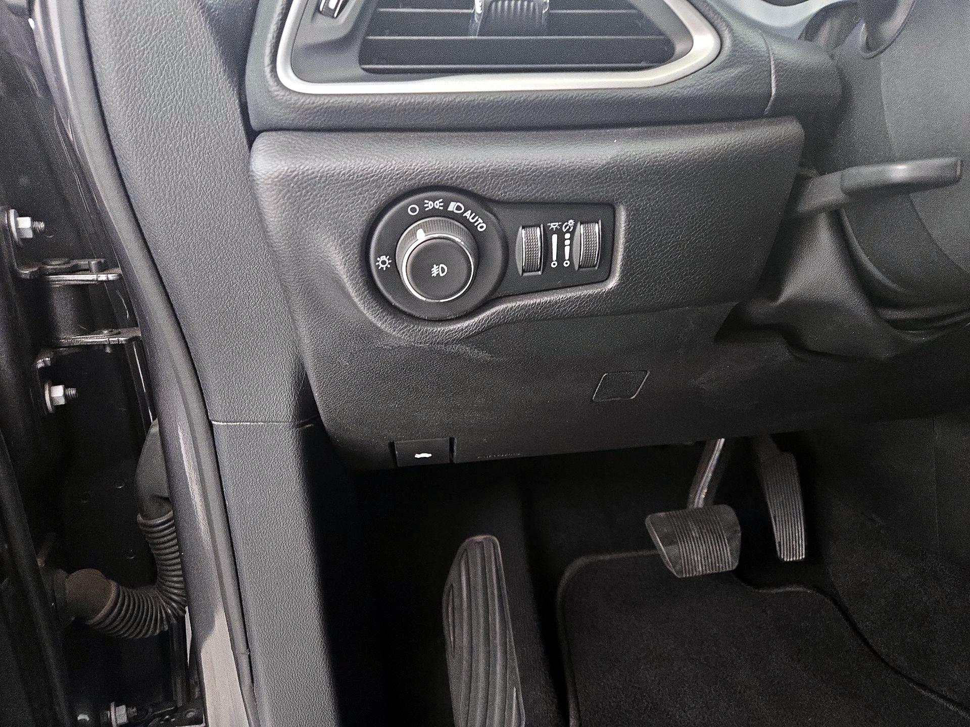 Thumbnail: 2020 Chrysler Pacifica - 13