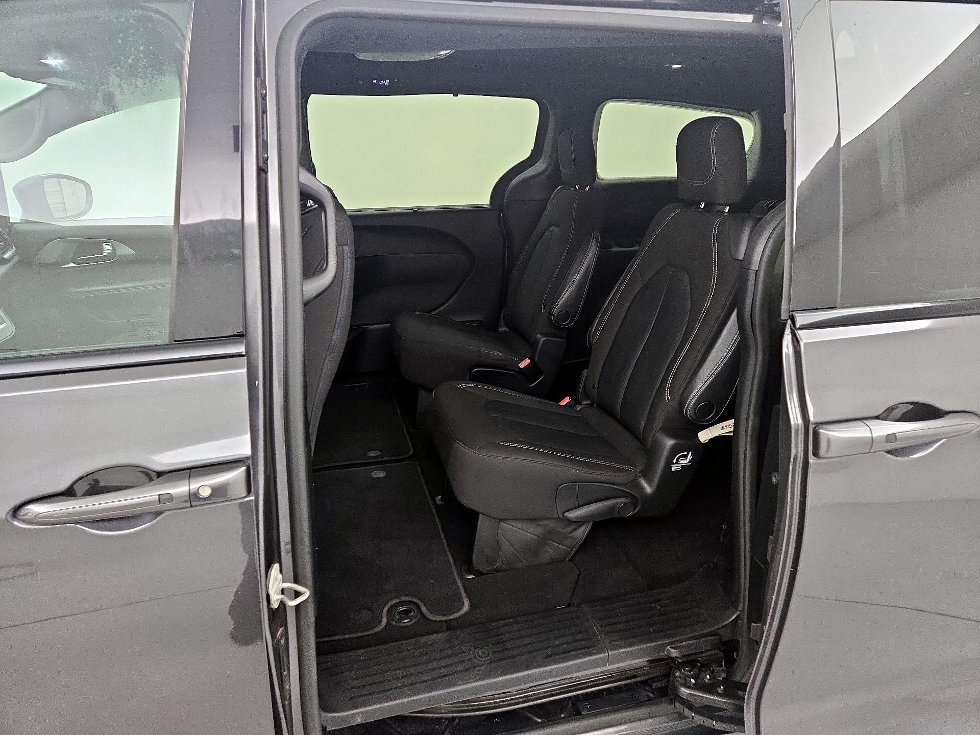 Thumbnail: 2020 Chrysler Pacifica - 19