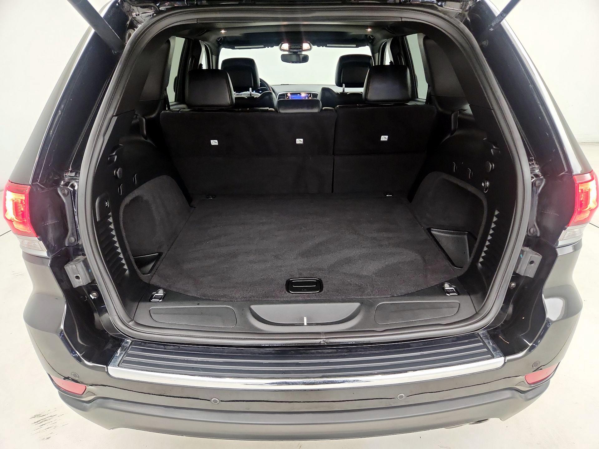 Thumbnail: 2020 Jeep Grand Cherokee - 16