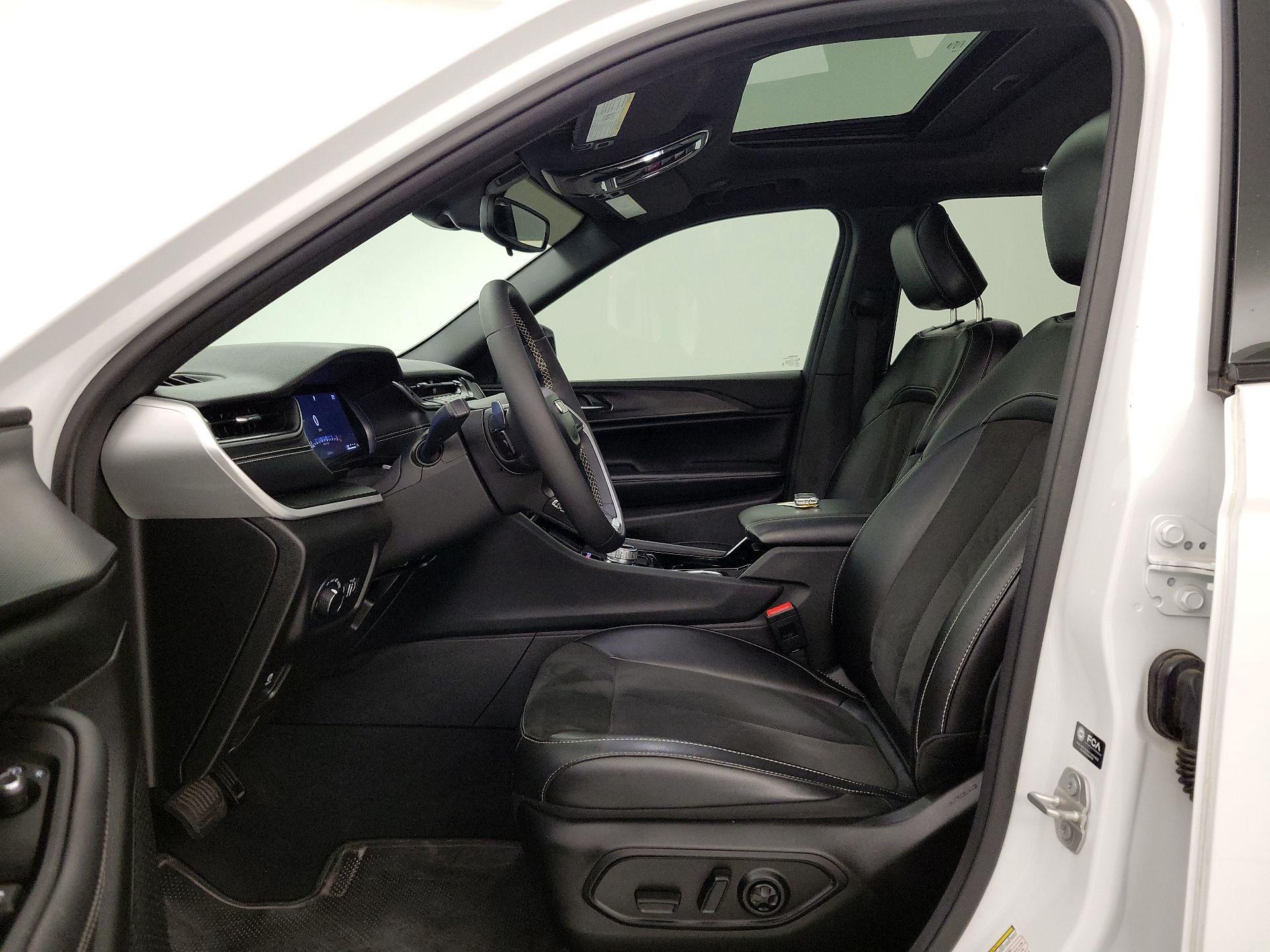 Thumbnail: 2023 Jeep Grand Cherokee - 11