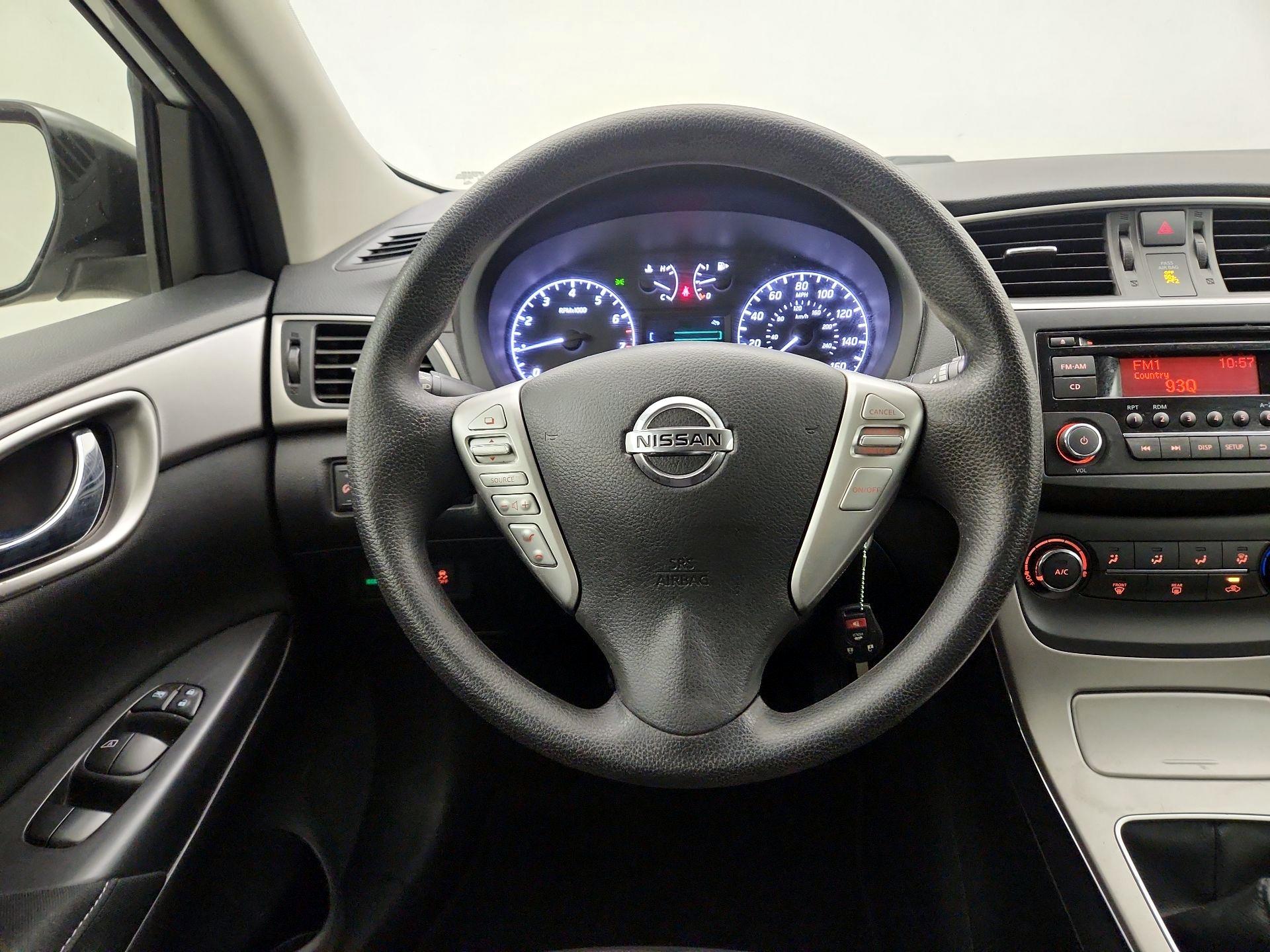 Thumbnail: 2015 Nissan Sentra - 10