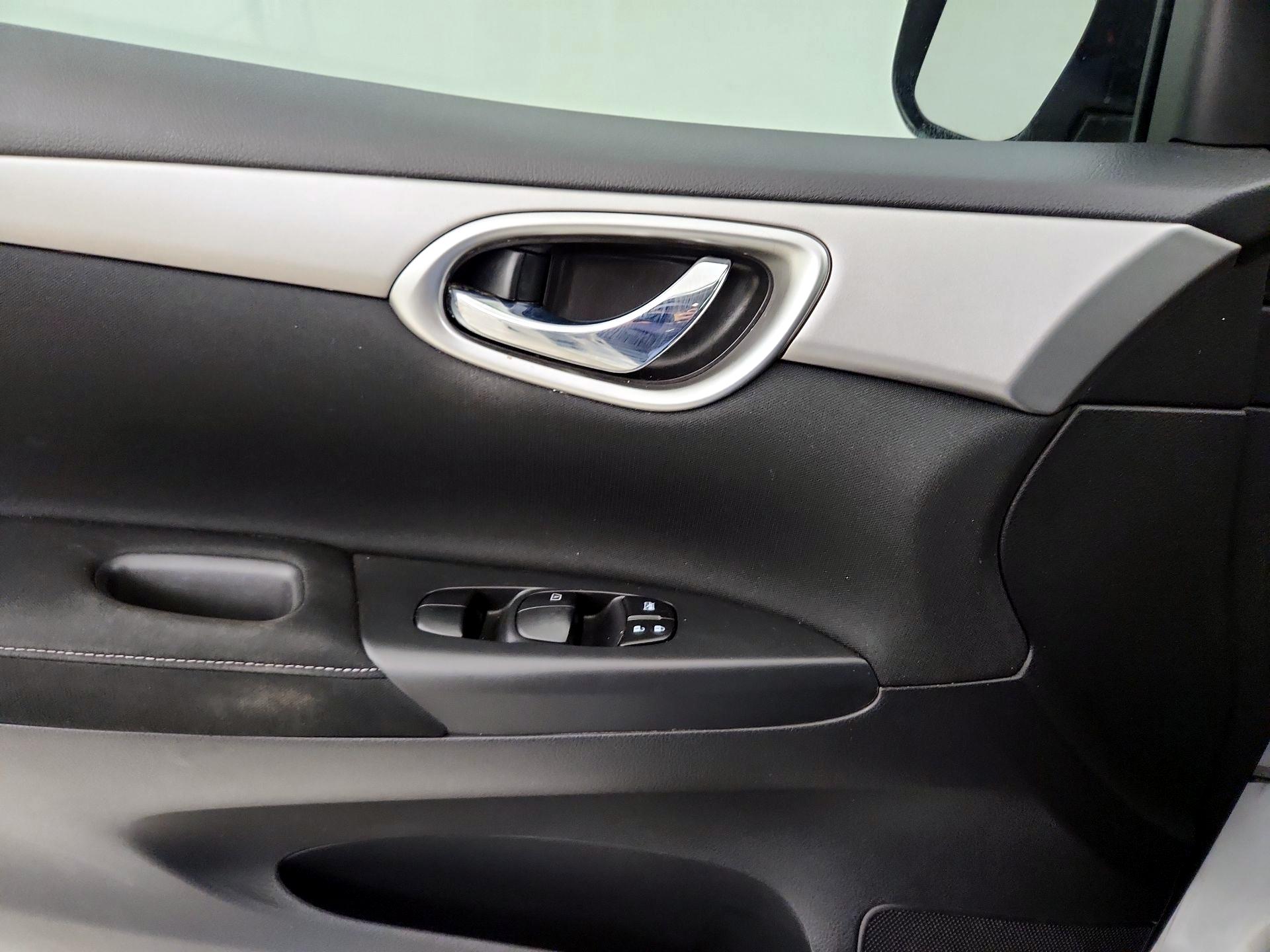 Thumbnail: 2015 Nissan Sentra - 12