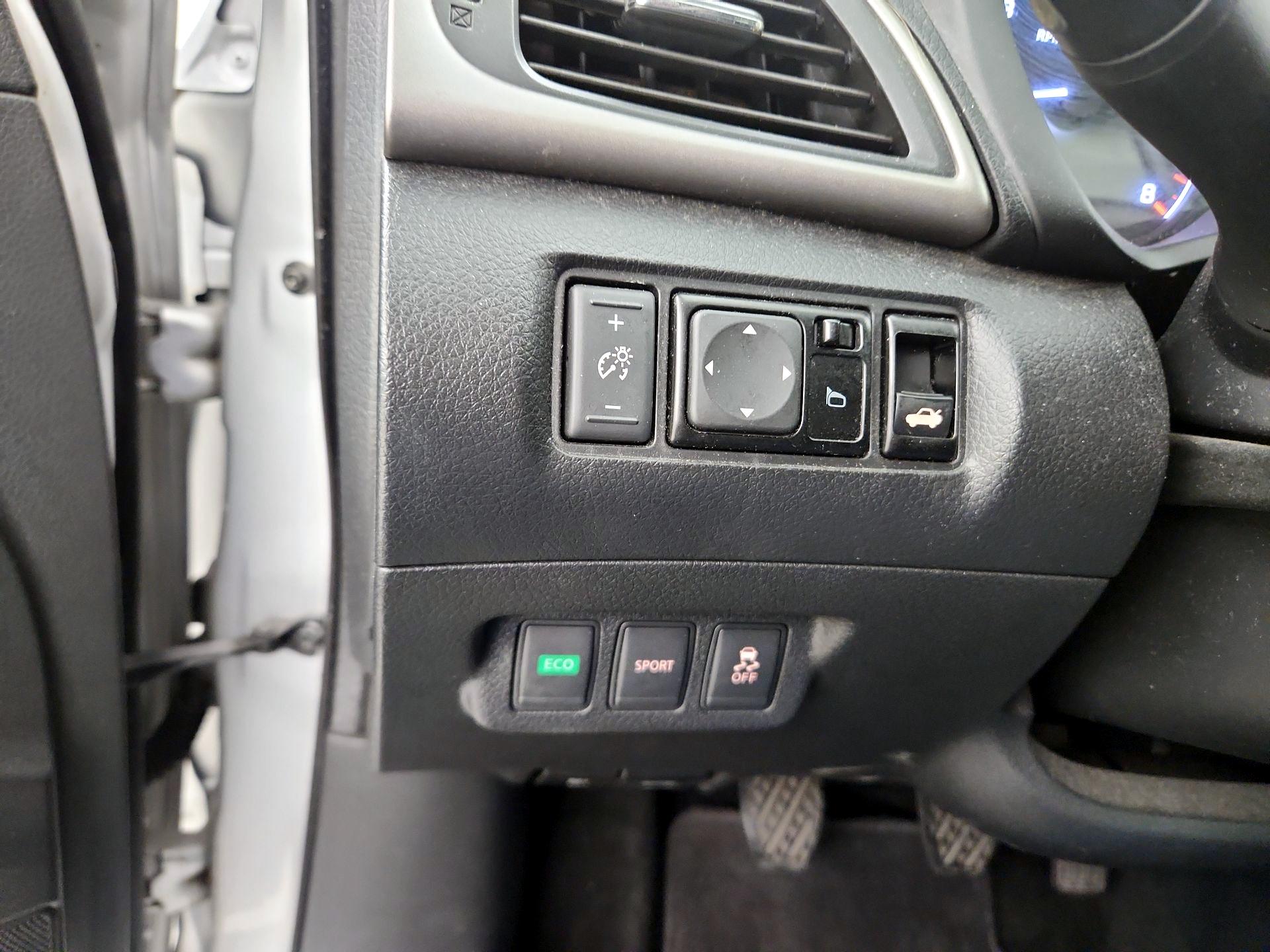 Thumbnail: 2015 Nissan Sentra - 13