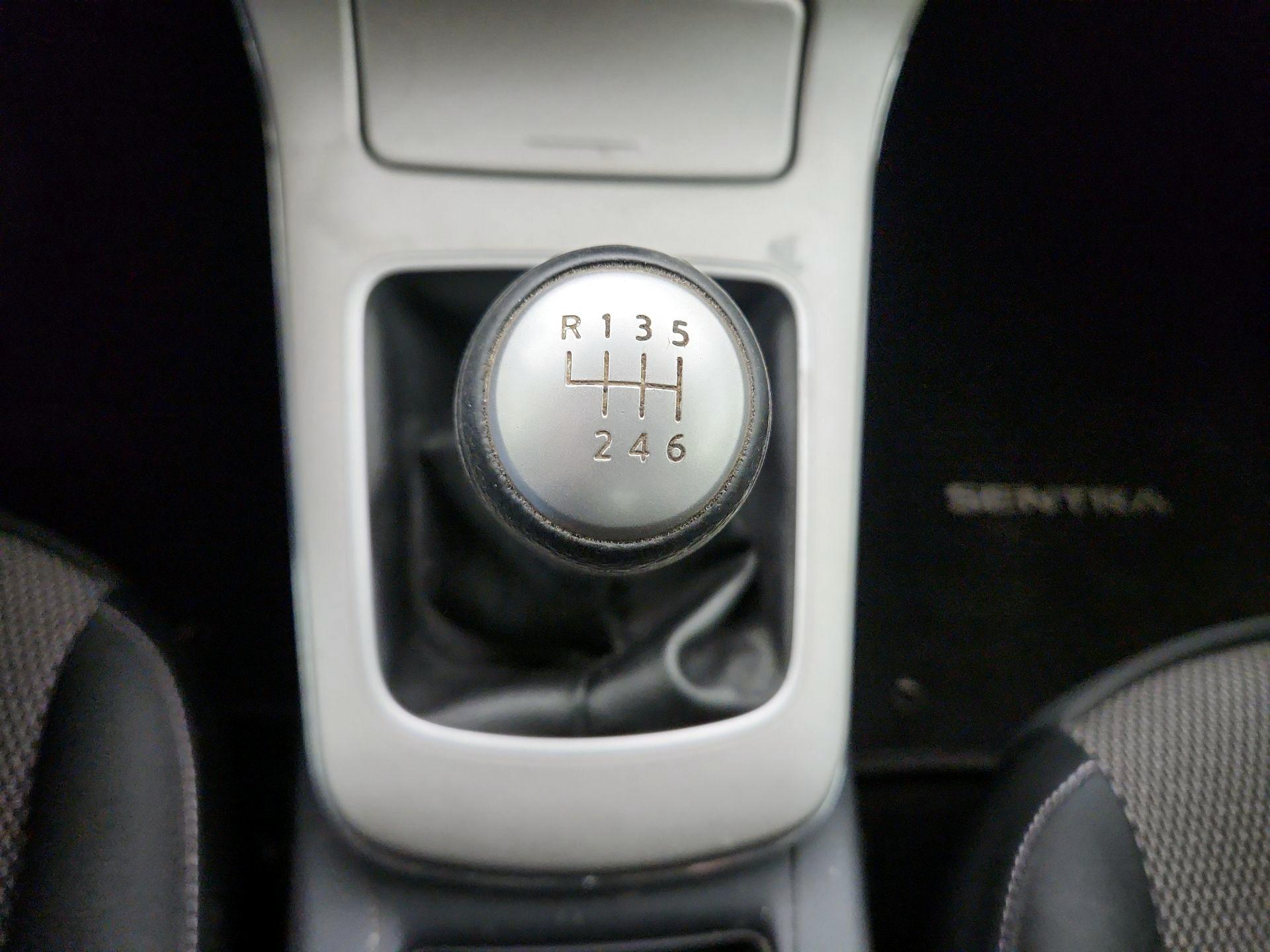 Thumbnail: 2015 Nissan Sentra - 16