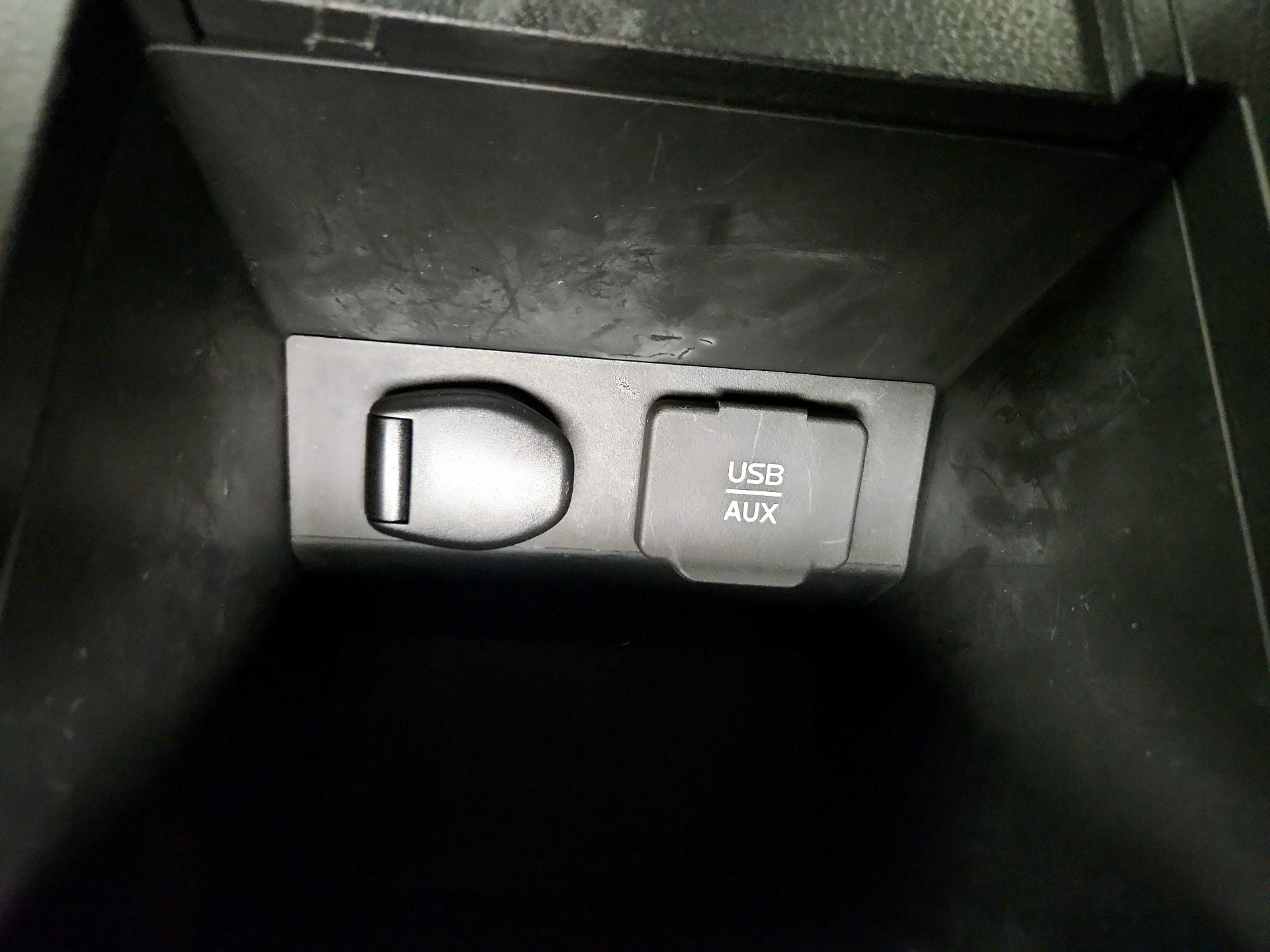 Thumbnail: 2015 Nissan Sentra - 17