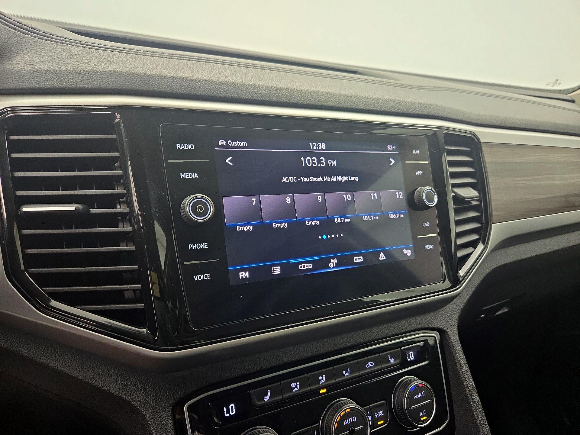 Thumbnail: 2021 Volkswagen Atlas - 16