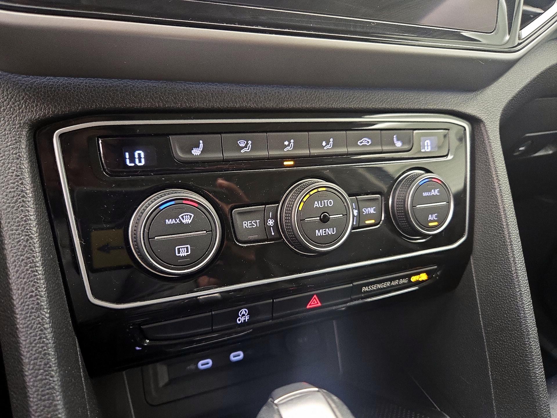 Thumbnail: 2021 Volkswagen Atlas - 17