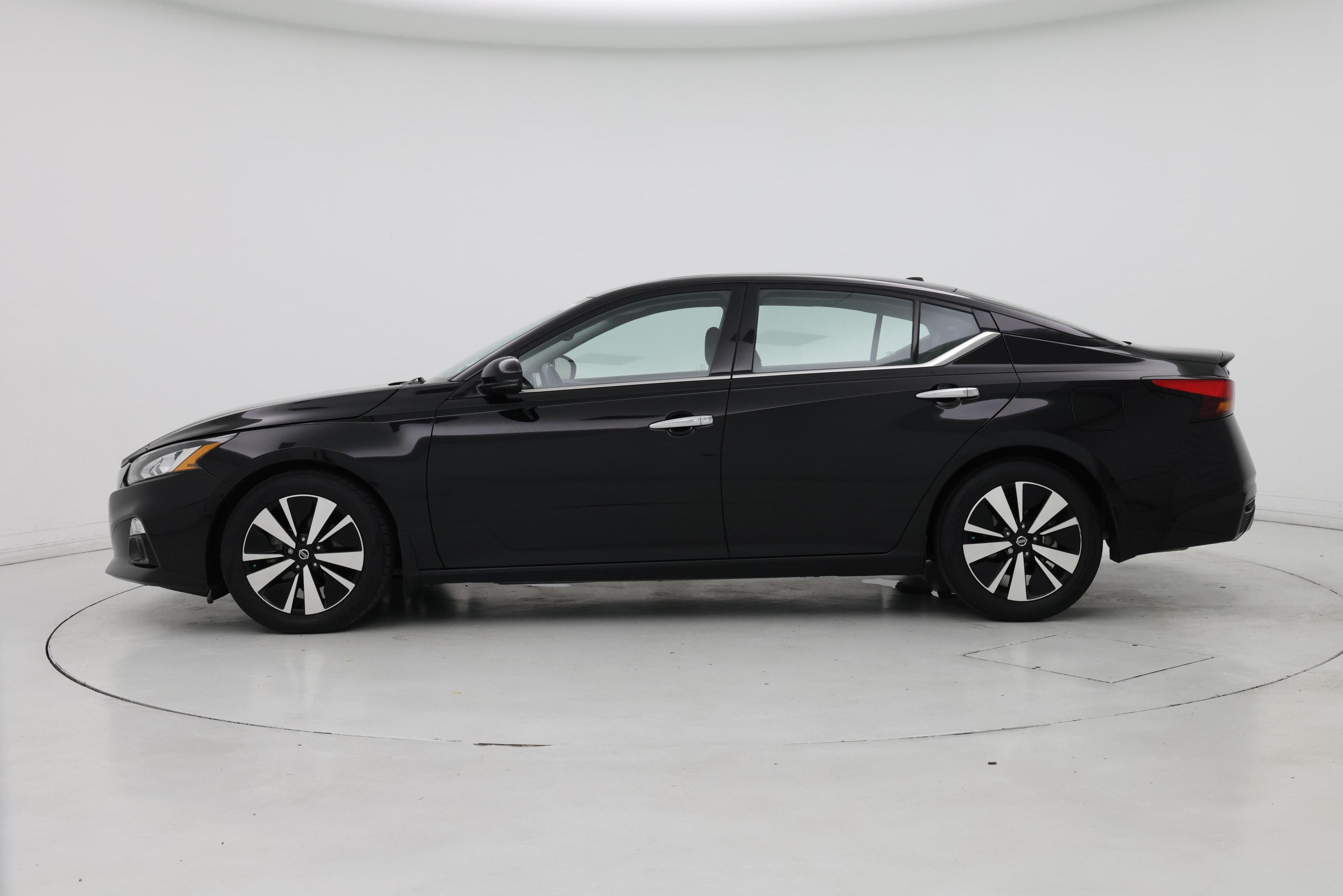 Thumbnail: 2019 Nissan Altima - 3