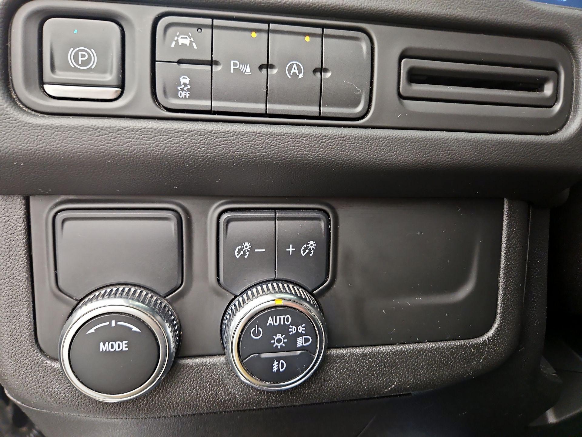 Thumbnail: 2023 GMC Yukon XL - 13