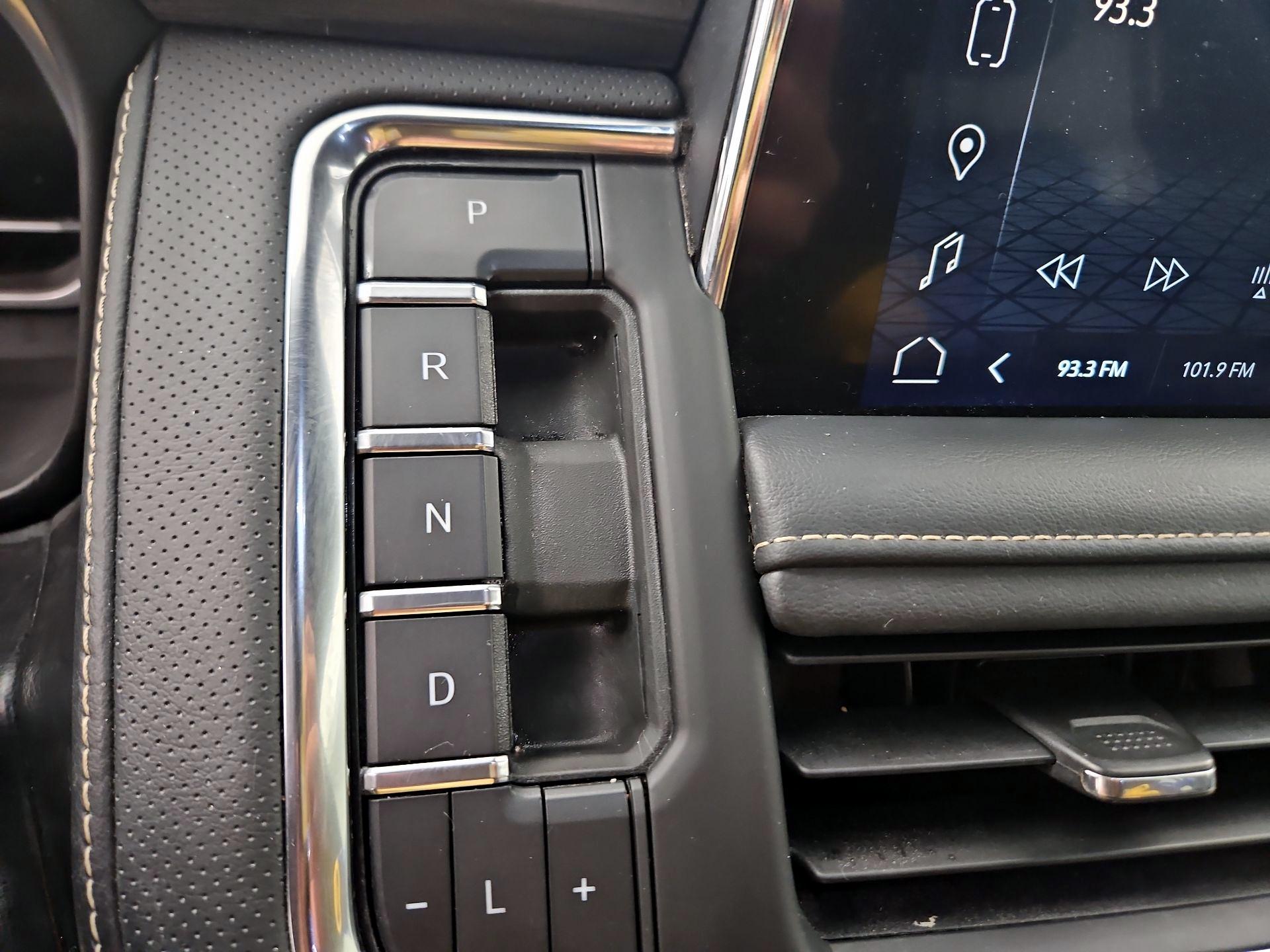 Thumbnail: 2023 GMC Yukon XL - 17