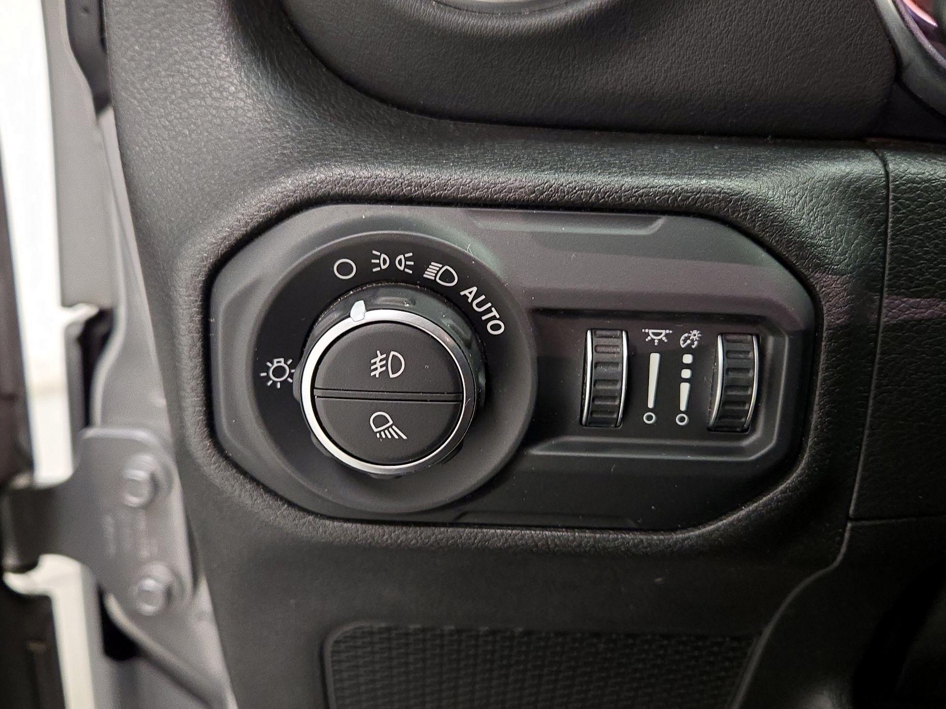 Thumbnail: 2020 Jeep Gladiator - 13