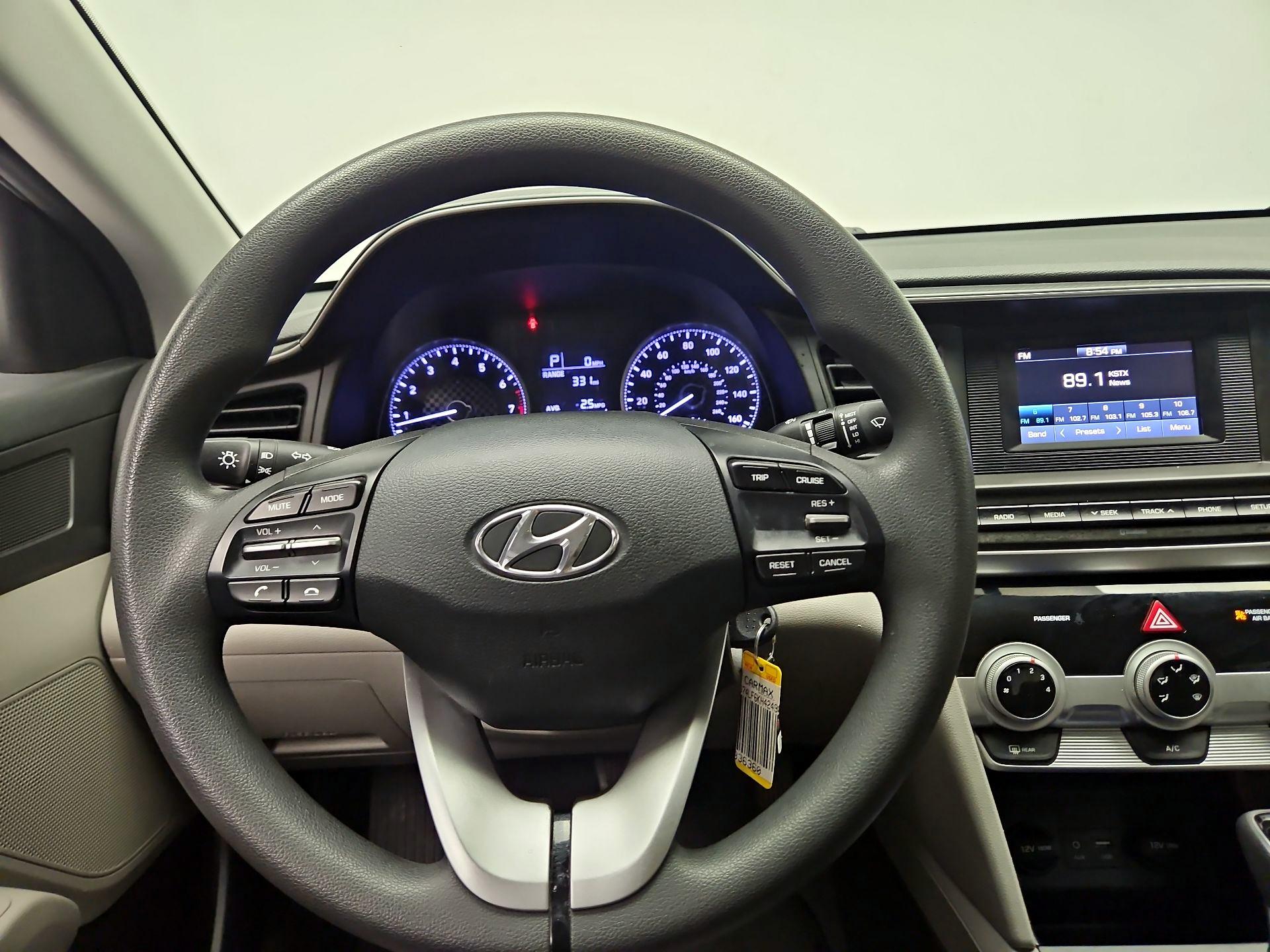 Thumbnail: 2019 Hyundai Elantra - 10