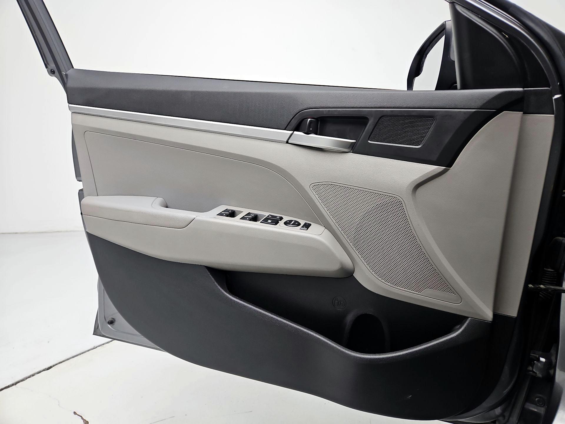 Thumbnail: 2019 Hyundai Elantra - 12