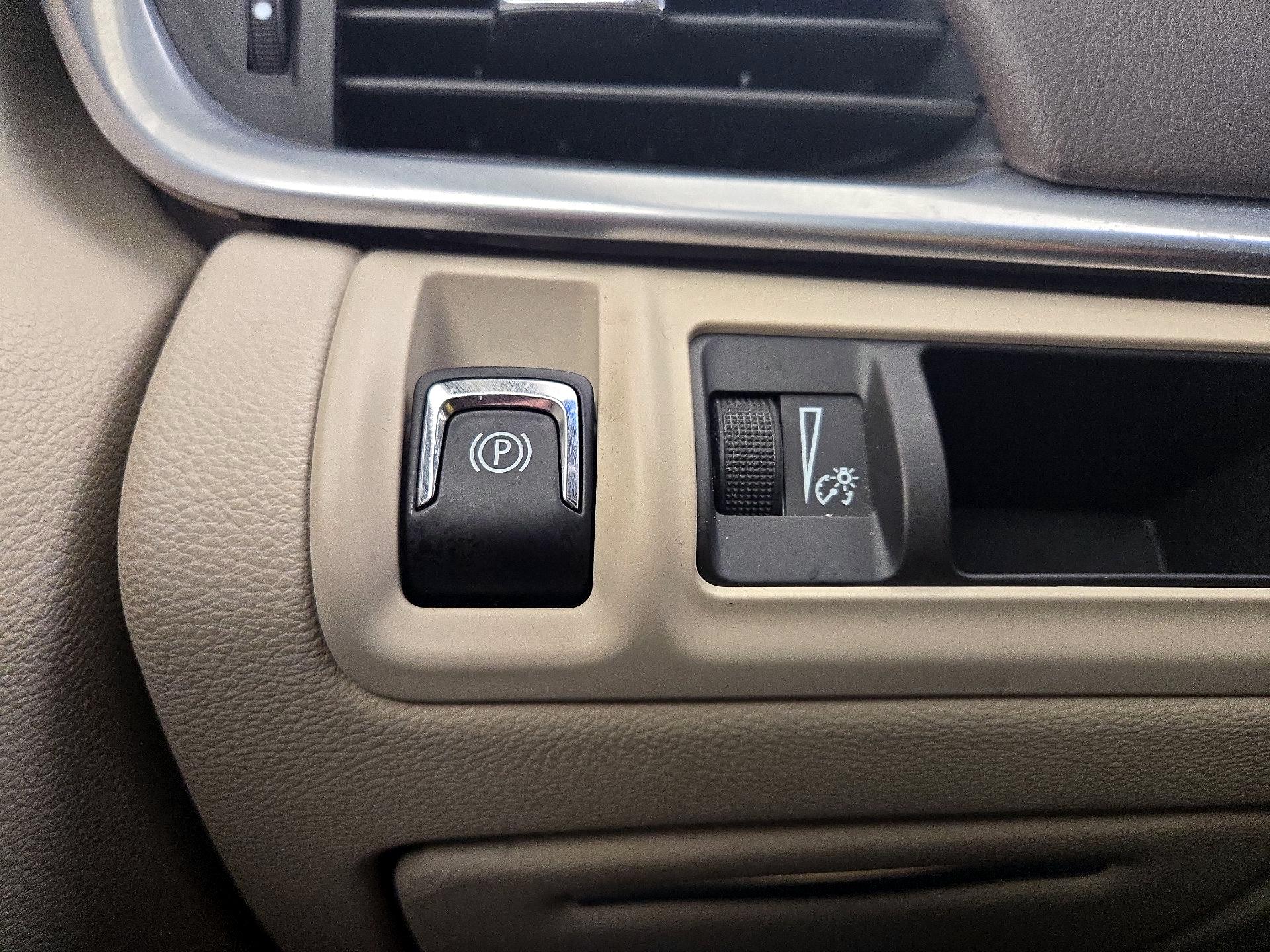 Thumbnail: 2015 Cadillac XTS - 13