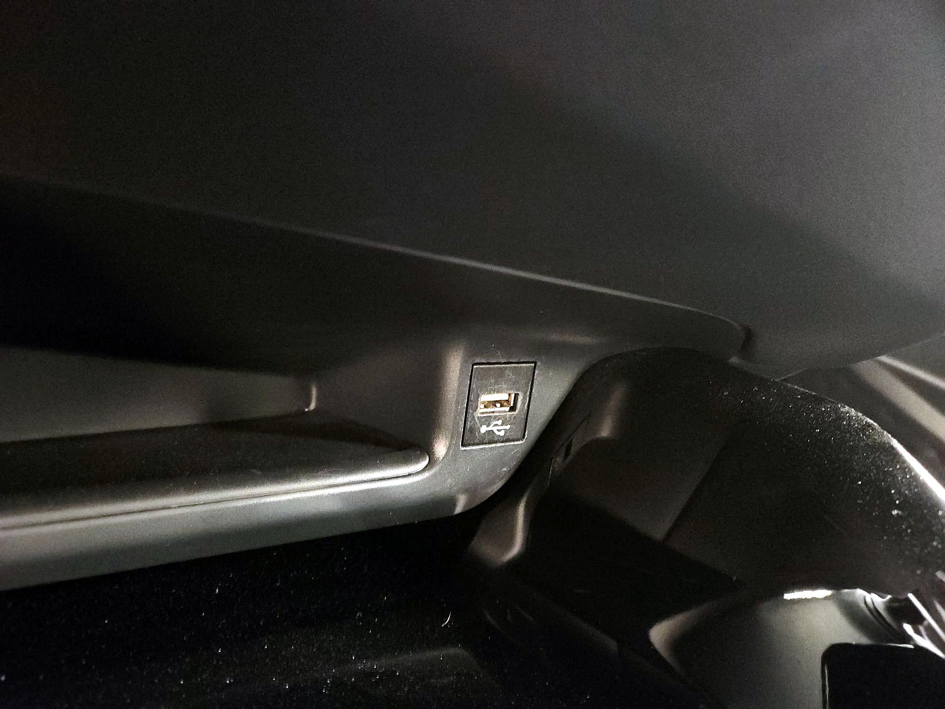 Thumbnail: 2021 Toyota C-HR - 18