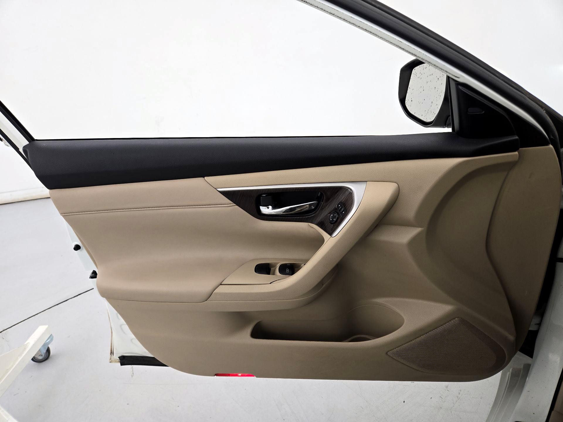 Thumbnail: 2014 Nissan Altima - 12