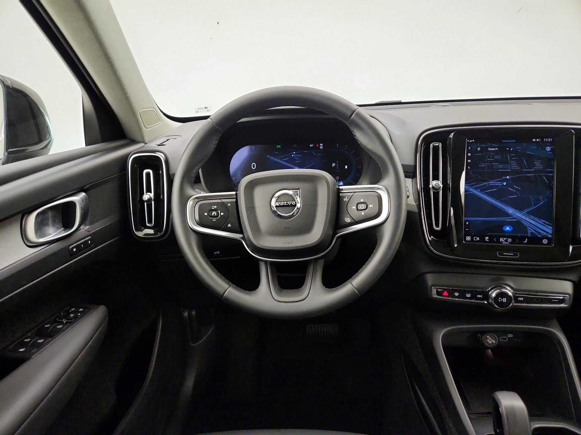 Thumbnail: 2025 Volvo XC40 - 10