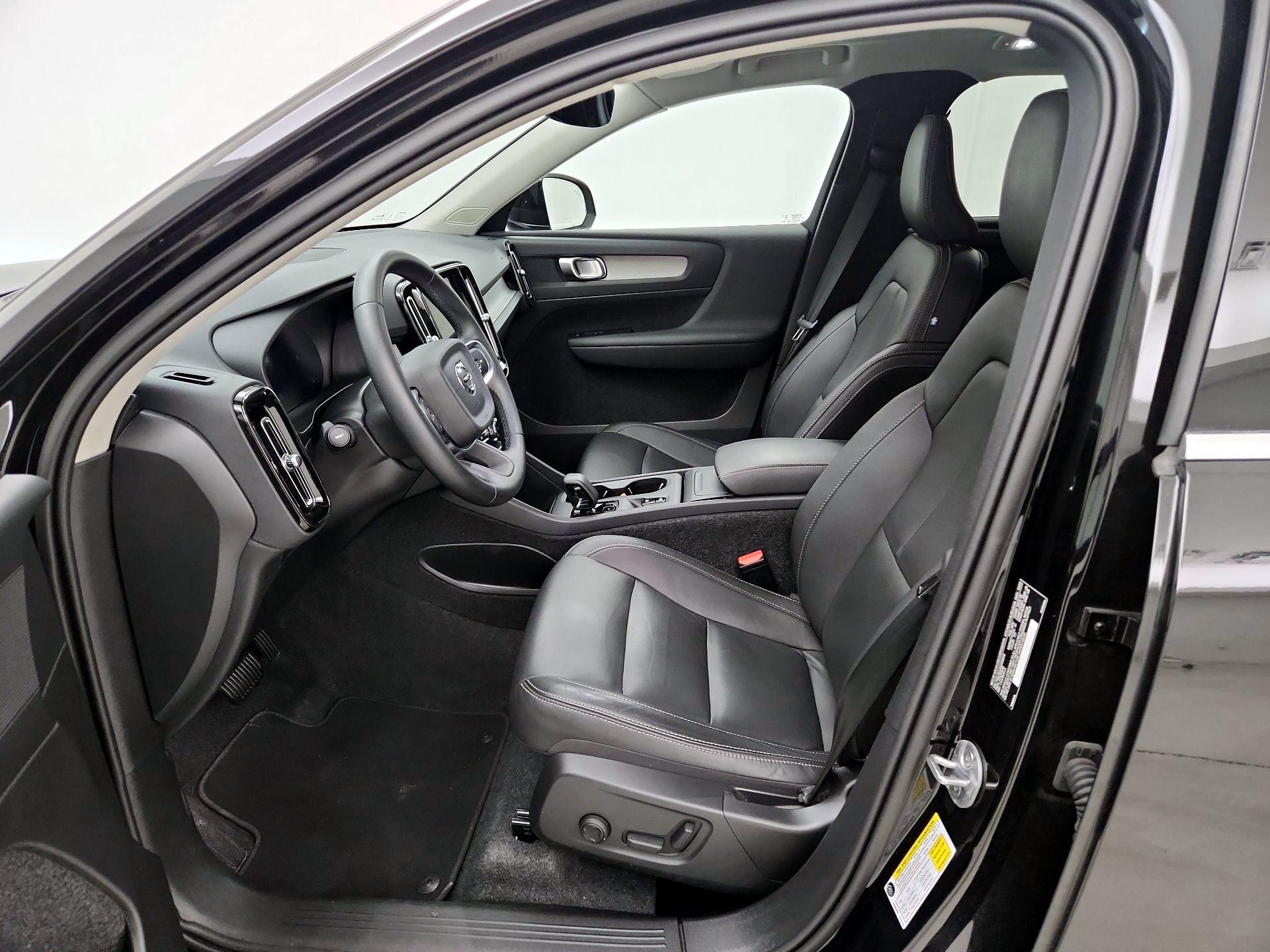 Thumbnail: 2025 Volvo XC40 - 11