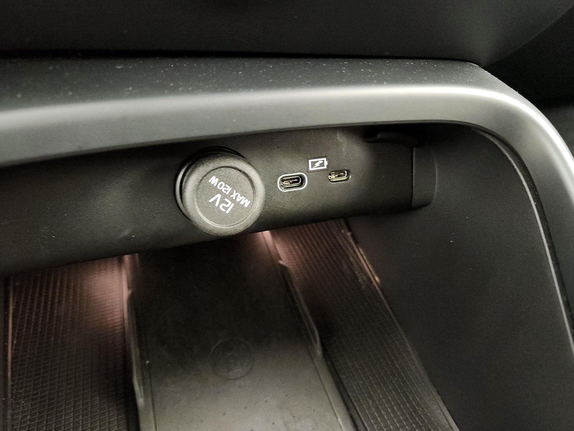 Thumbnail: 2025 Volvo XC40 - 19