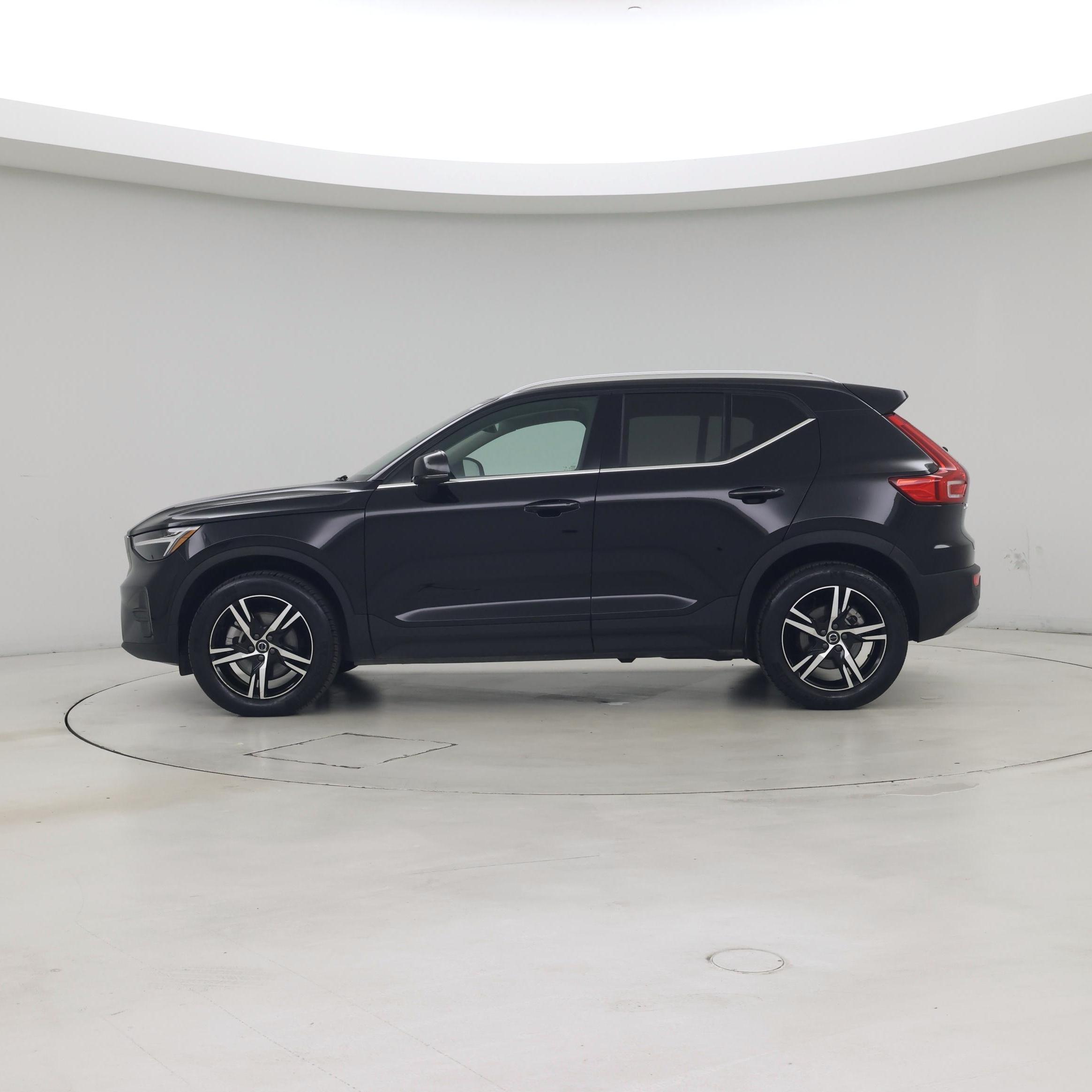 Thumbnail: 2025 Volvo XC40 - 3