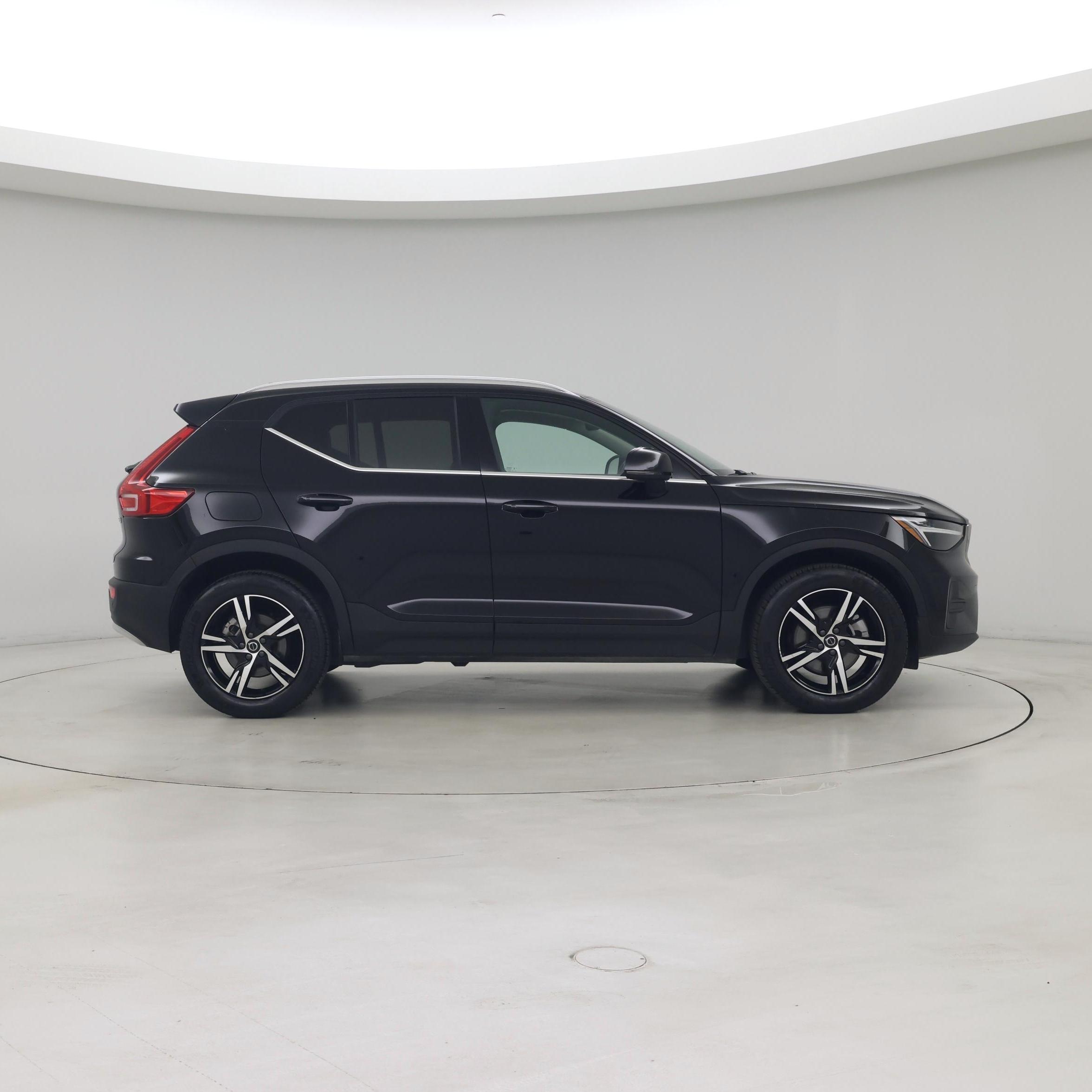 Thumbnail: 2025 Volvo XC40 - 7