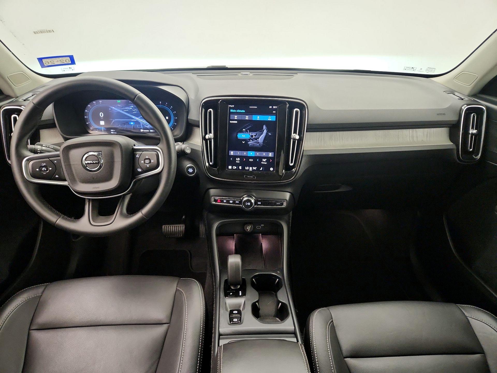 Thumbnail: 2025 Volvo XC40 - 9